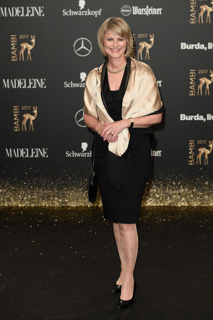 Gundula Gause kommt bei der Bambi-Verleihung 2017 im Stage Theater am 16. November 2017 in Berlin an. | Quelle: Getty Images