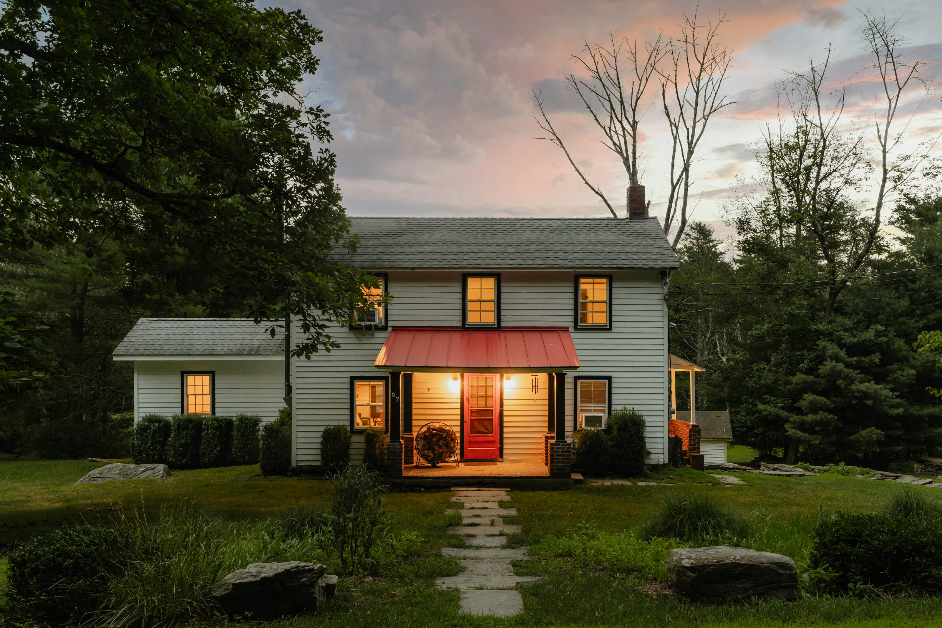 Die Außenseite eines Hauses | Quelle: Unsplash