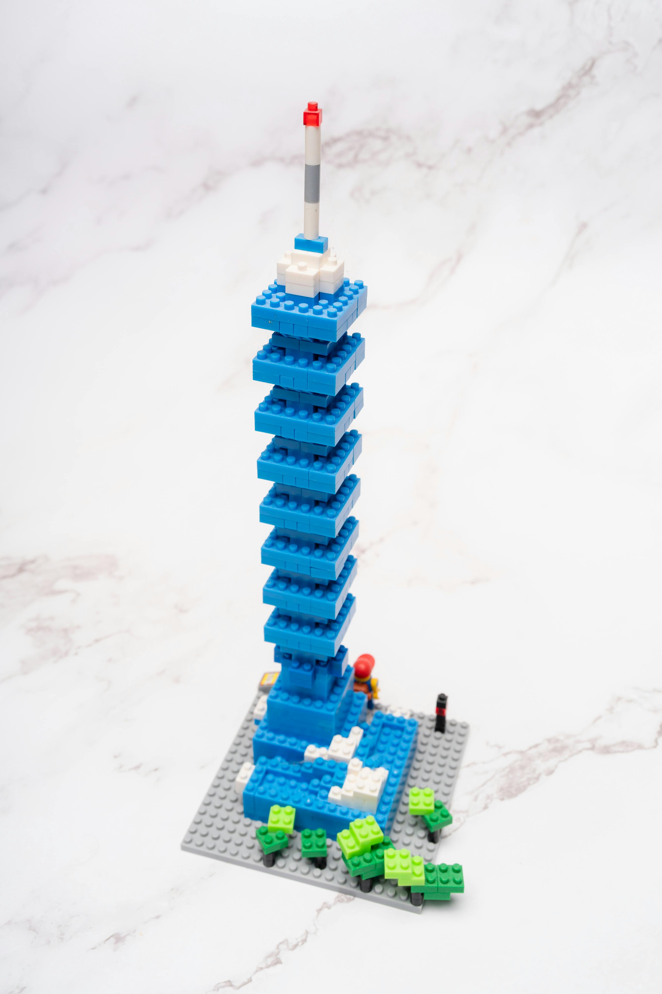 Ein Turm aus LEGO Steinen | Quelle: Pexels
