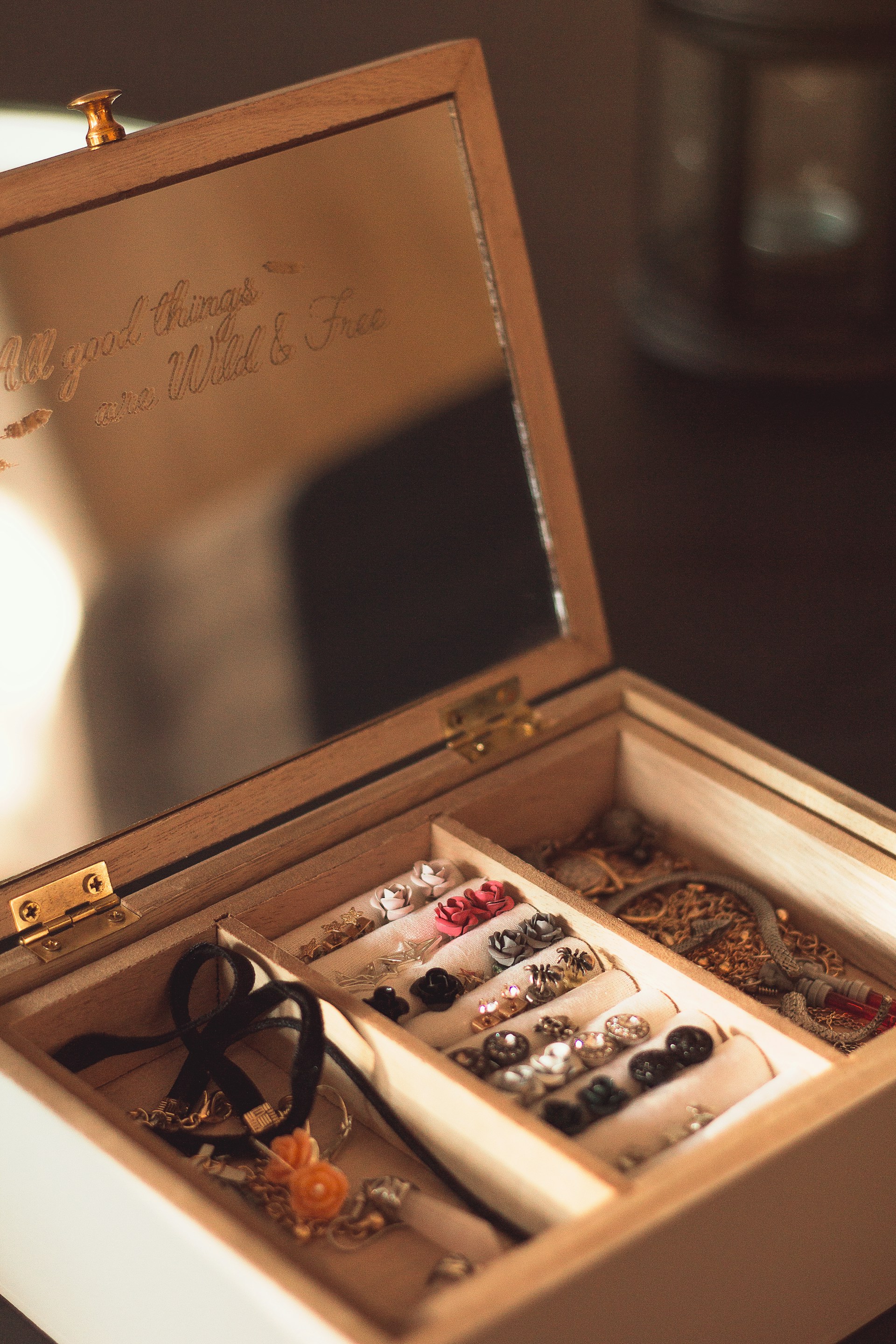 Eine Schachtel mit Schmuck | Quelle: Unsplash