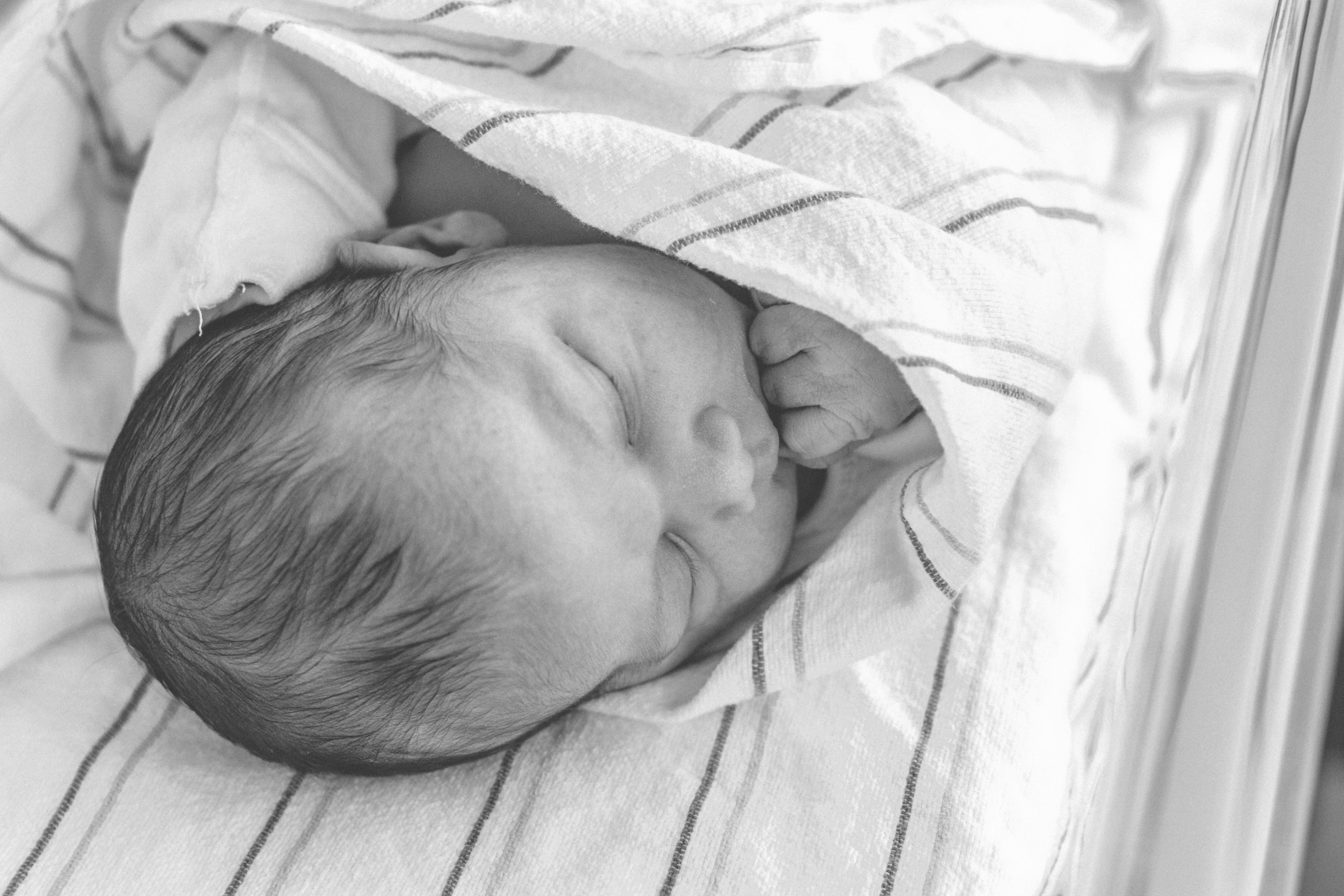 Ein gewickeltes Baby | Quelle: Pexels