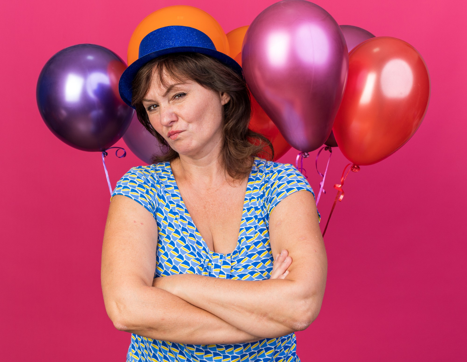 Eine Frau runzelt die Stirn | Quelle: Freepik