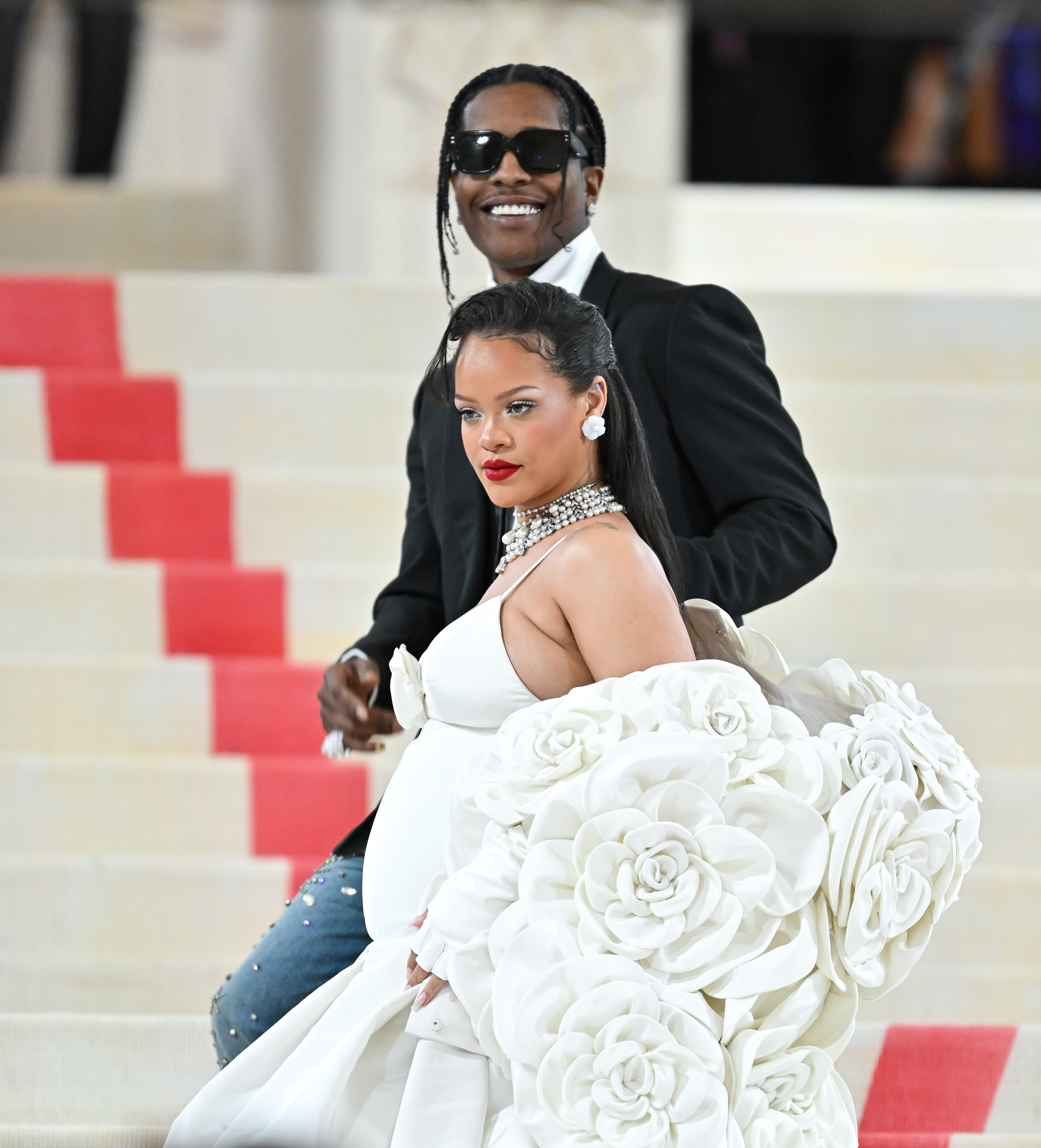 Rihanna und A$AP Rocky besuchen die Met Gala im Metropolitan Museum of Art in New York City am 1. Mai 2023 | Quelle: Getty Images