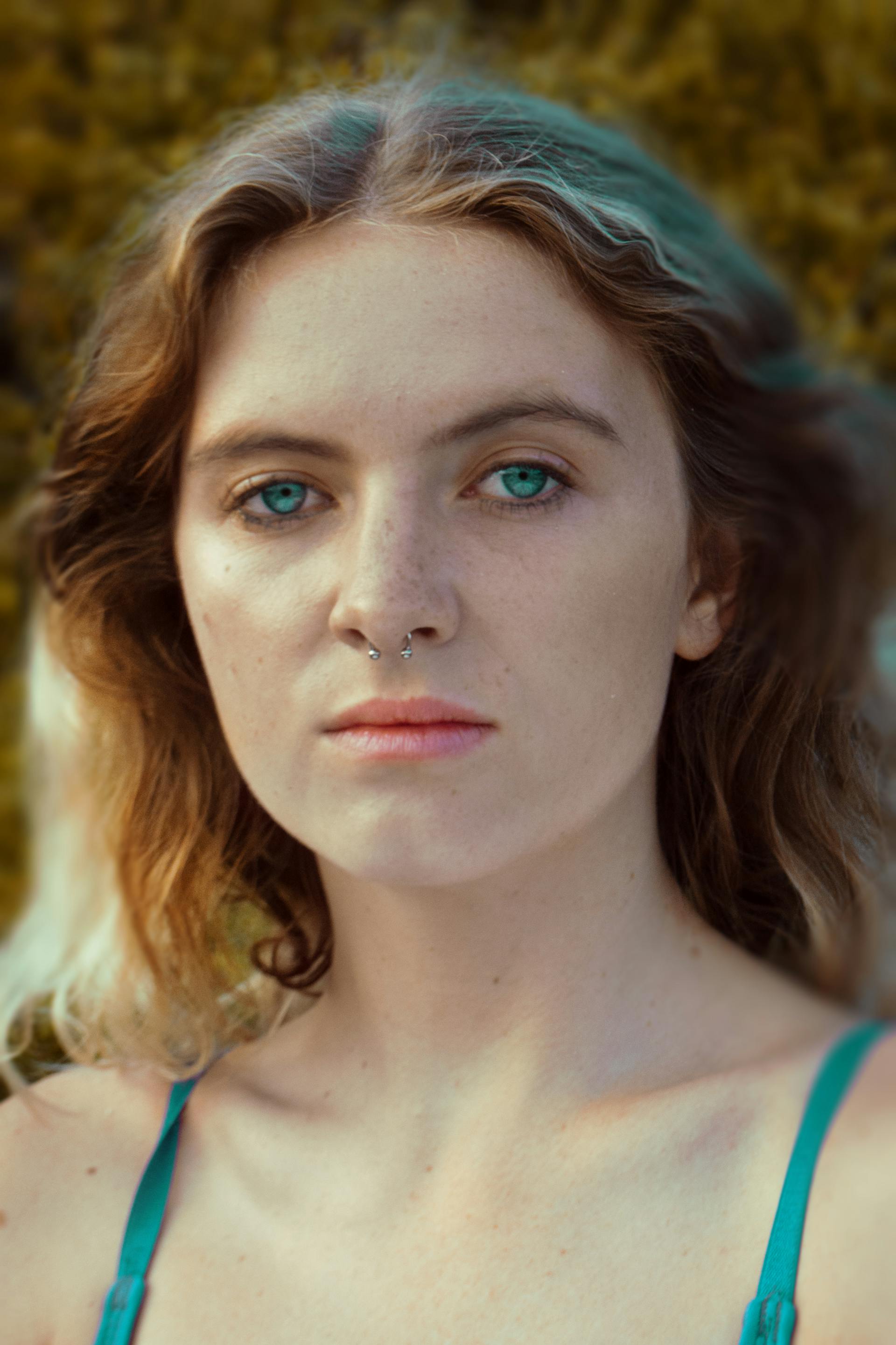 Eine Frau mit einem ernsten Gesichtsausdruck | Quelle: Pexels