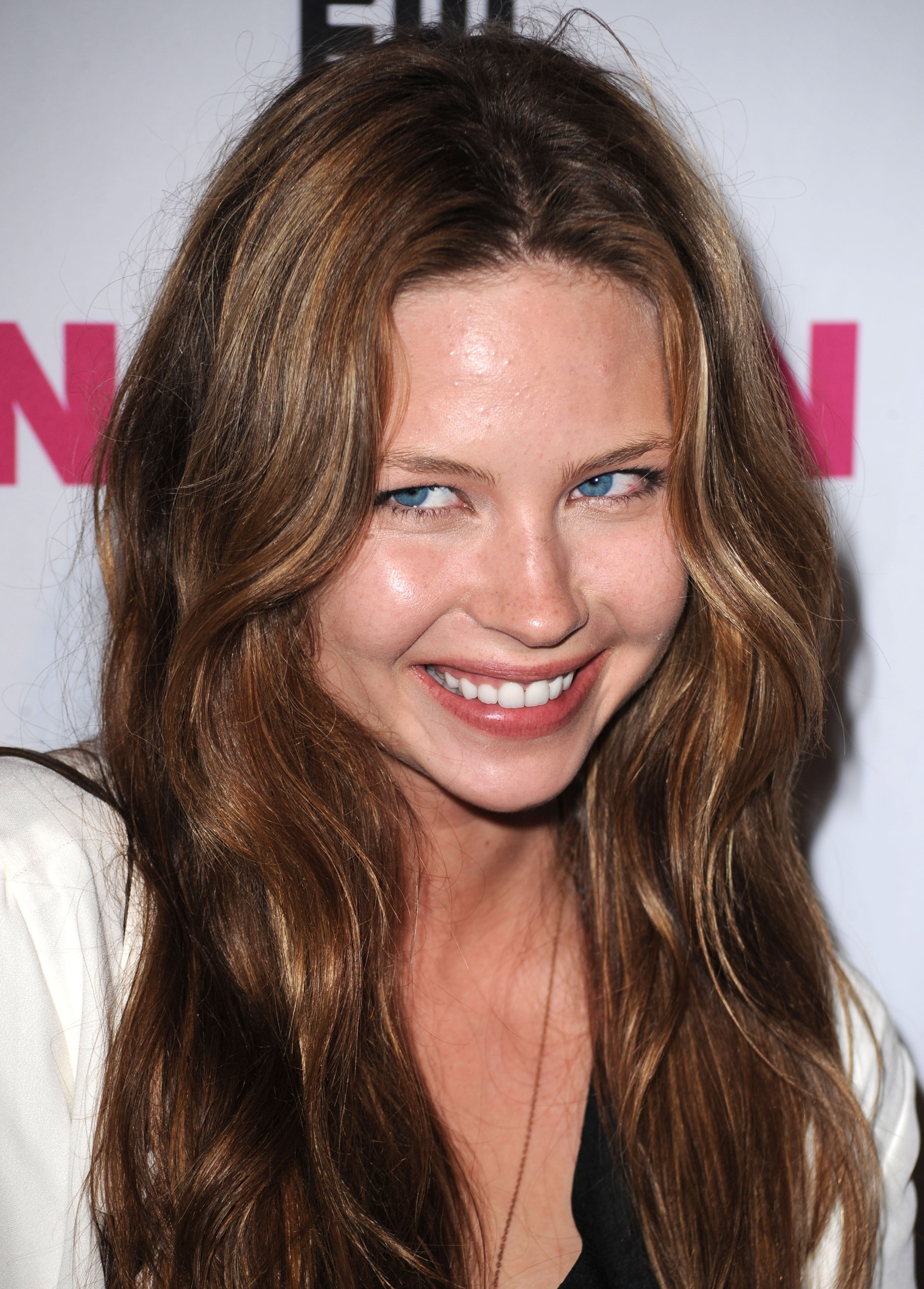 Daveigh Chase besucht 2010 die „Young Hollywood Party“ des Nylon-Magazins im Hollywood Roosevelt Hotel – zu einer Zeit, als sie noch ein bekanntes Gesicht bei Branchenveranstaltungen war. | Quelle: Getty Images