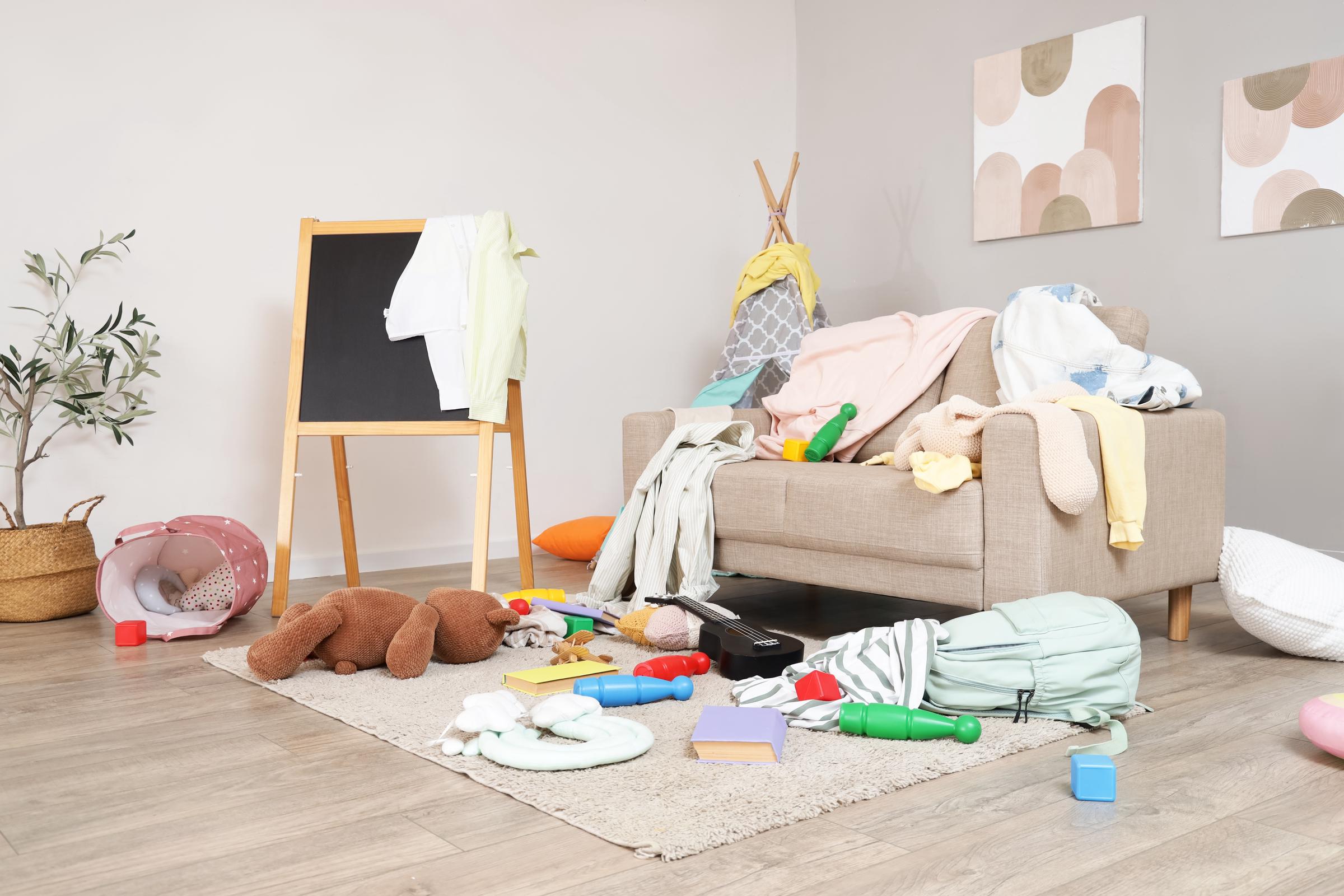 Unordentliches Kinderzimmer | Quelle: Shutterstock