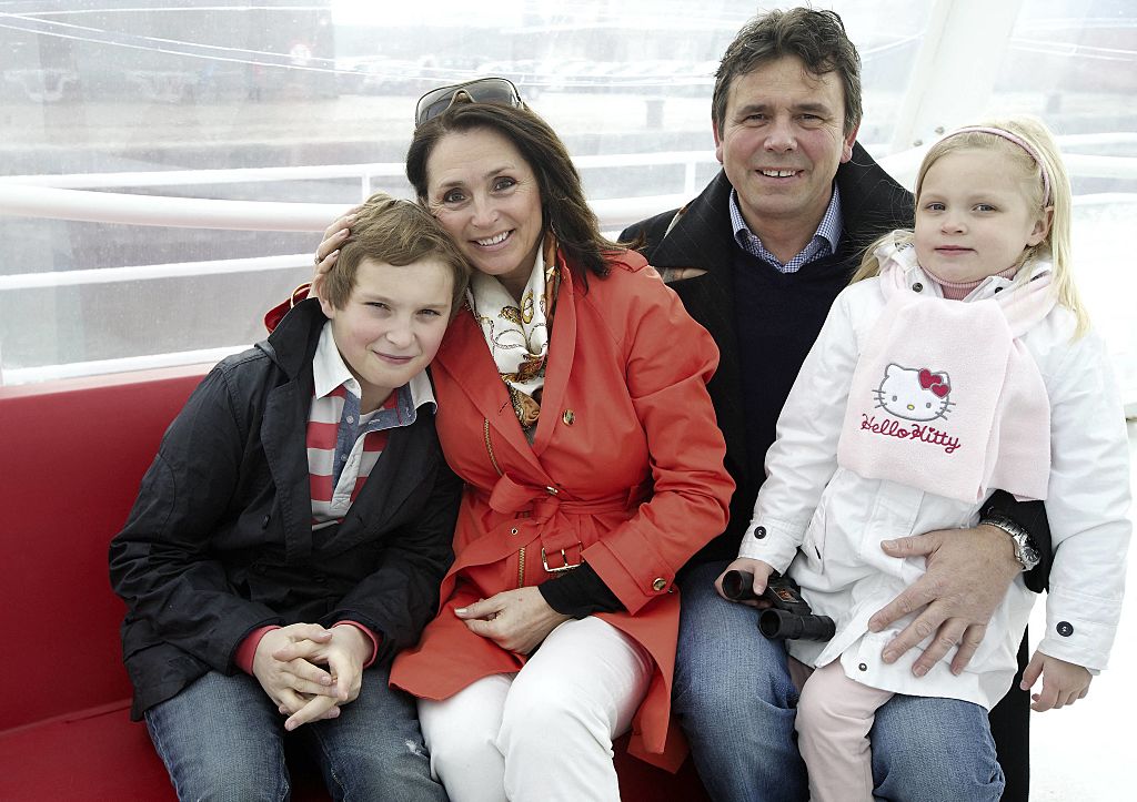 Clement, Wendy Van Wanten, Frans und Estelle bei der Präsentation des ‚Studio 100 Kinderboot‘, einem Boot für kurze Vergnügungsfahrten mit Kindern, am Samstag, den 30. März 2013 in Antwerpen | Quelle: Getty Images