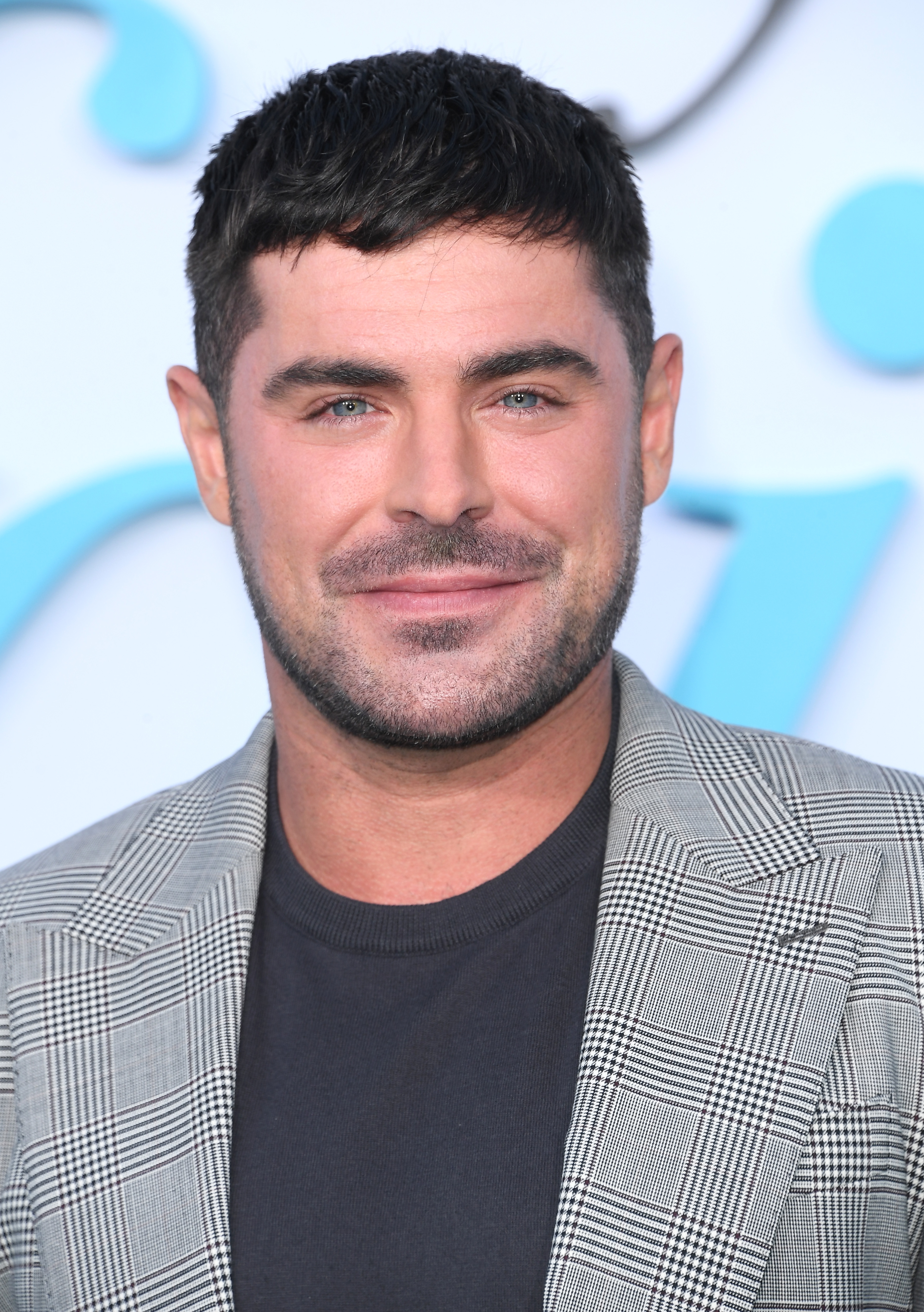 Zac Efron besucht die Los Angeles-Premiere von Netflix | Quelle: Getty Images