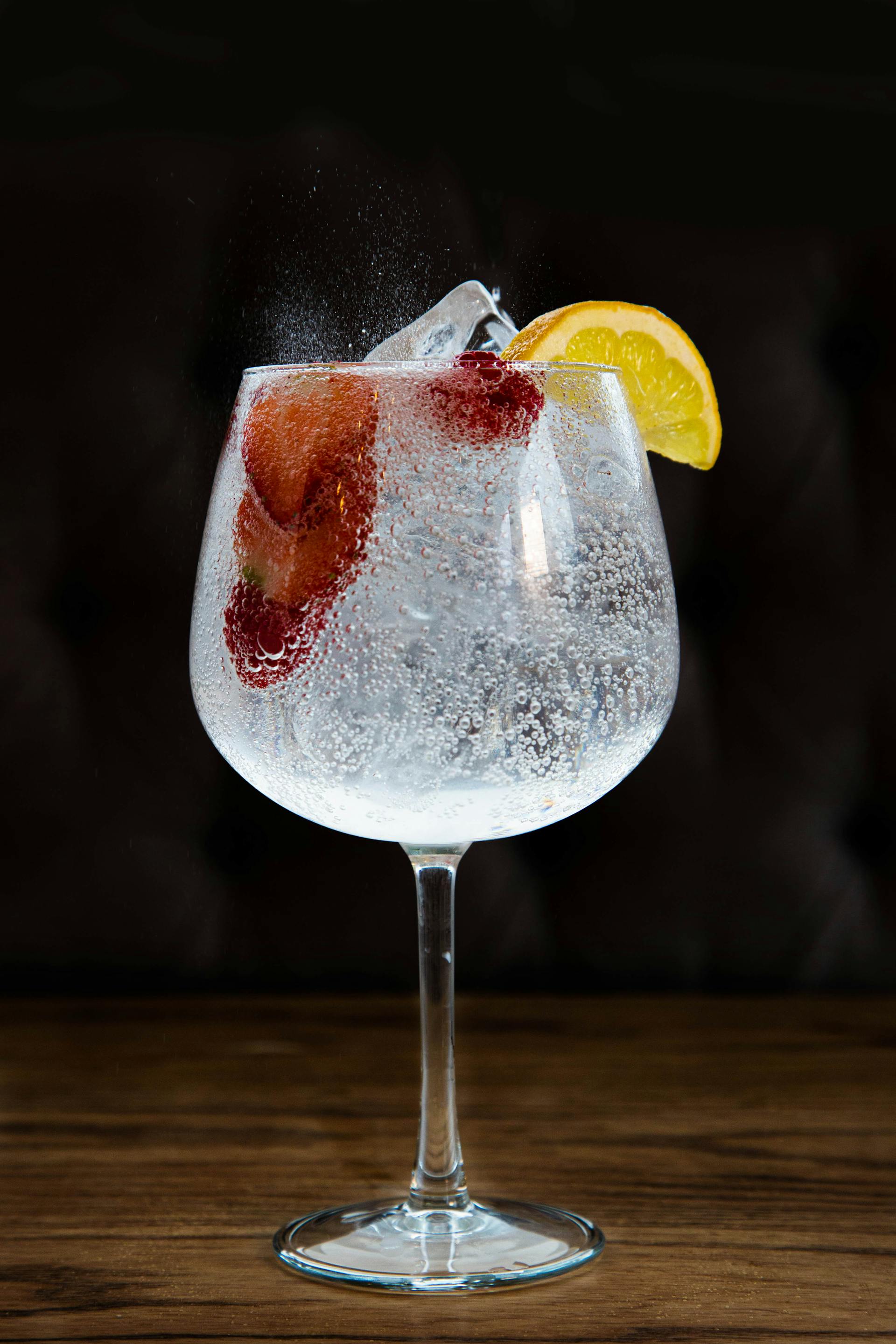 Ein Cocktail mit Erdbeeren | Quelle: Pexels