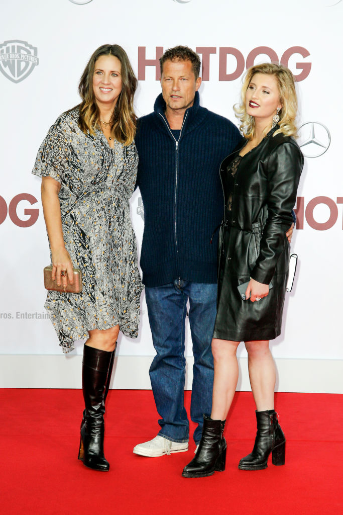Der deutsche Schauspieler und Produzent Til Schweiger mit seiner Ex-Frau Dana Schweiger und seiner Tochter Luna Schweiger bei der Weltpremiere von „Hot Dog“ im CineStar am 9. Januar 2018 in Berlin. | Quelle: Getty Images