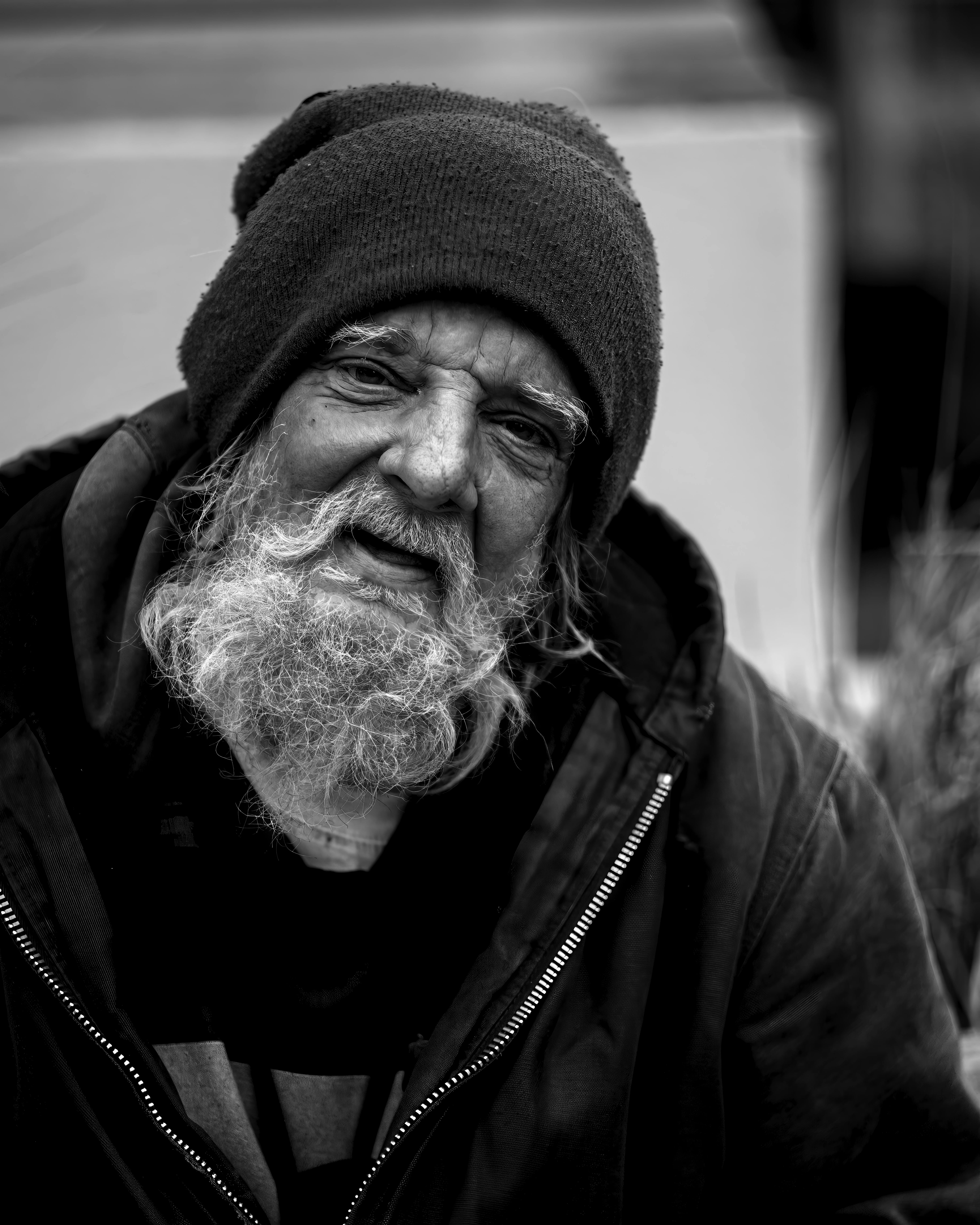 Ein obdachloser älterer Mann | Quelle: Pexels