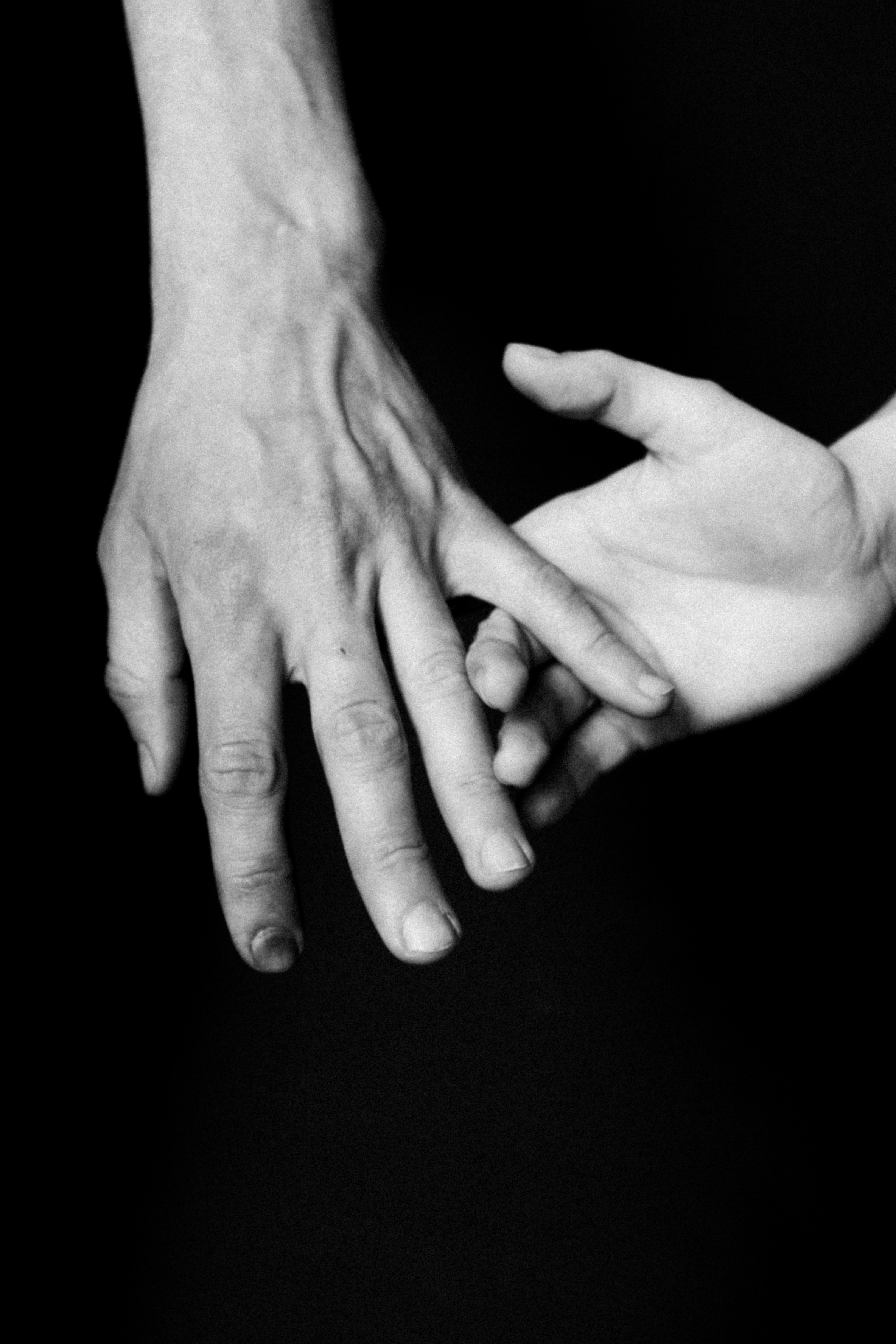 Hände berühren sich | Quelle: Unsplash