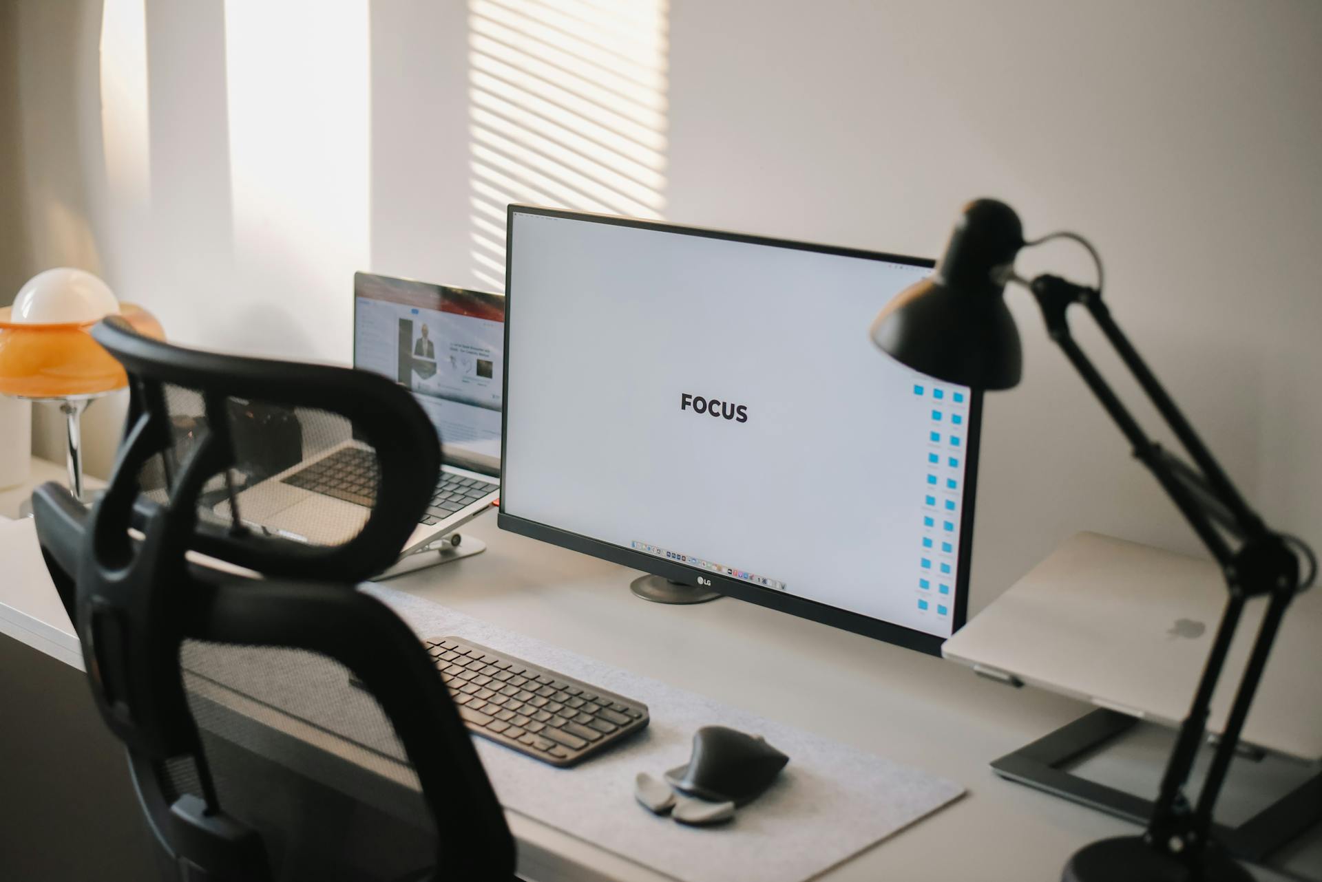 Ein Bürotisch | Quelle: Pexels