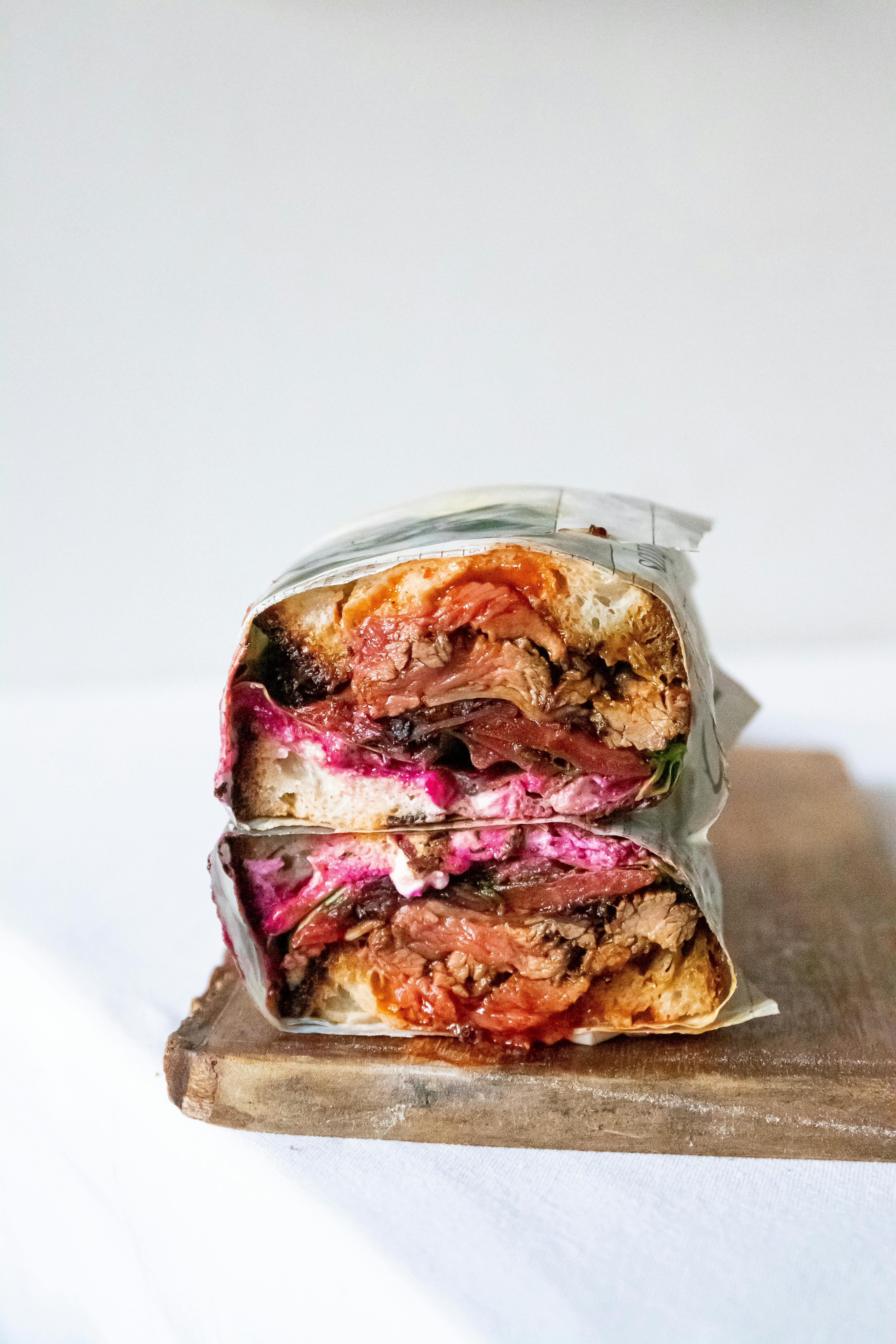 Ein eingewickeltes Sandwich | Quelle: Pexels