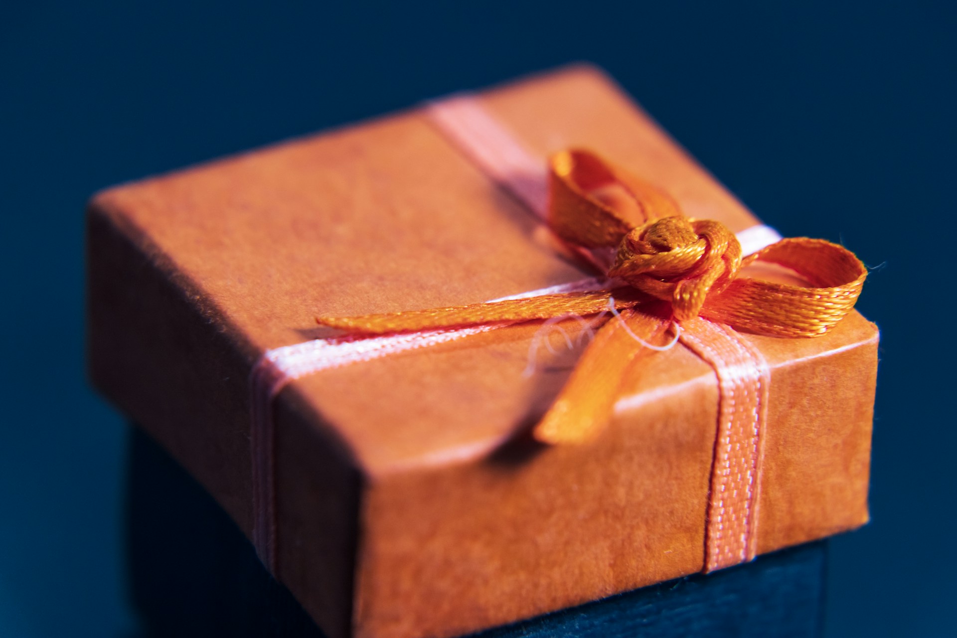 Eine Geschenkbox | Quelle: Unsplash