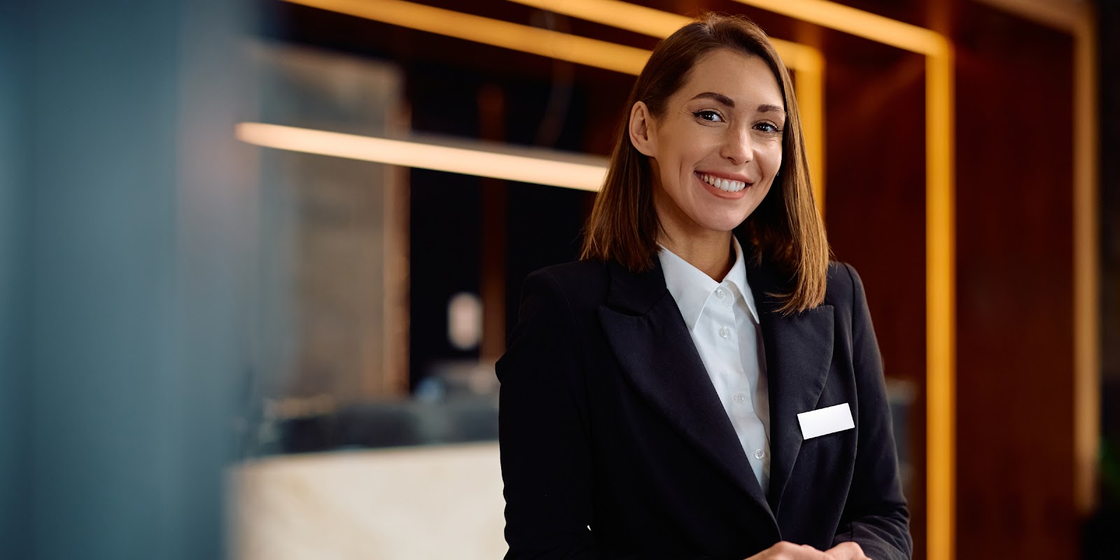 Eine Hotelangestellte | Quelle: Shutterstock