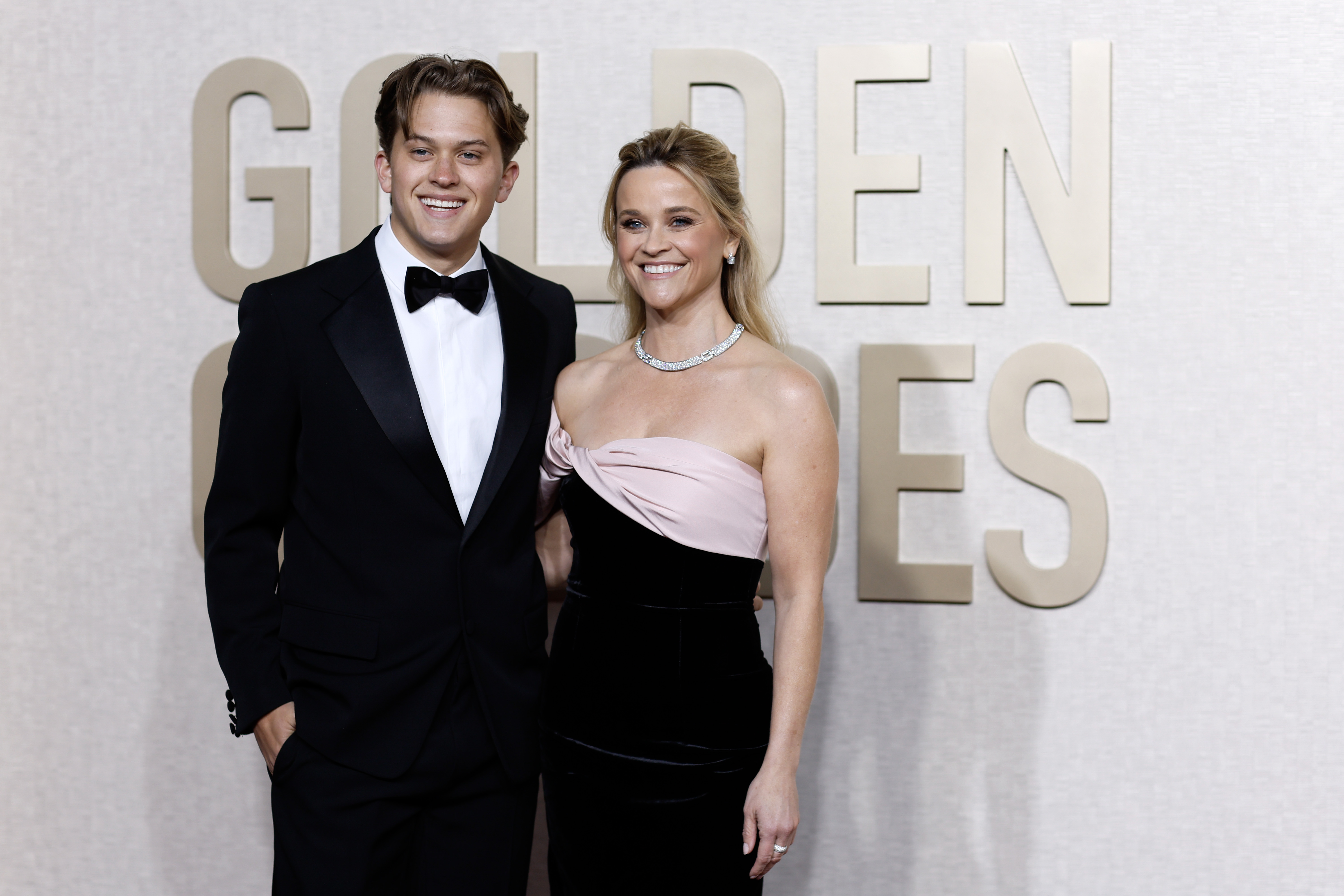 Diakon Phillippe und Reese Witherspoon bei den 81st Annual Golden Globe Awards in Beverly Hills, Kalifornien am 7. Januar 2024. | Quelle: Getty Images