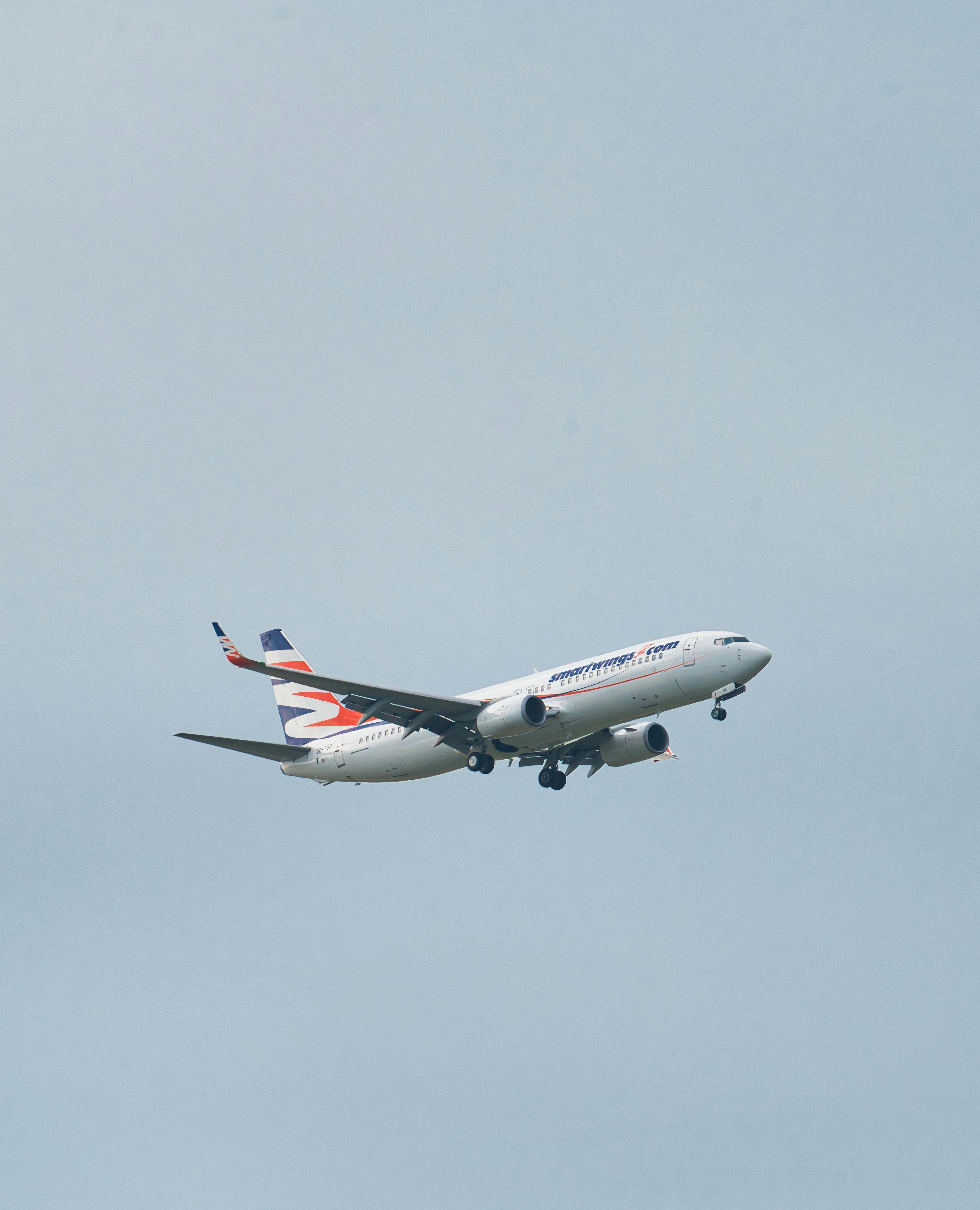 Ein Flugzeug am Himmel | Quelle: Pexels