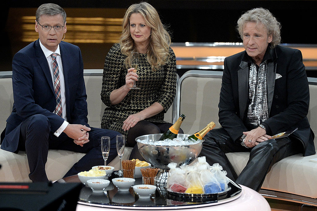 Presenters Guenther Jauch, Barbara Schoeneberger and Thomas Gottschalk attend the taping of the anniversary show '30 Jahre RTL - Die grosse Jubilaeumsshow mit Thomas Gottschalk' on December 19, 2013 in Huerth, Germany | Source: Getty Images Die Moderatoren Günther Jauch, Barbara Schoeneberger und Thomas Gottschalk nehmen am 19. Dezember 2013 in Hürth an der Aufzeichnung der Jubiläumssendung „30 Jahre RTL – Die große Jubiläumsshow mit Thomas Gottschalk” teil | Quelle: Getty Images