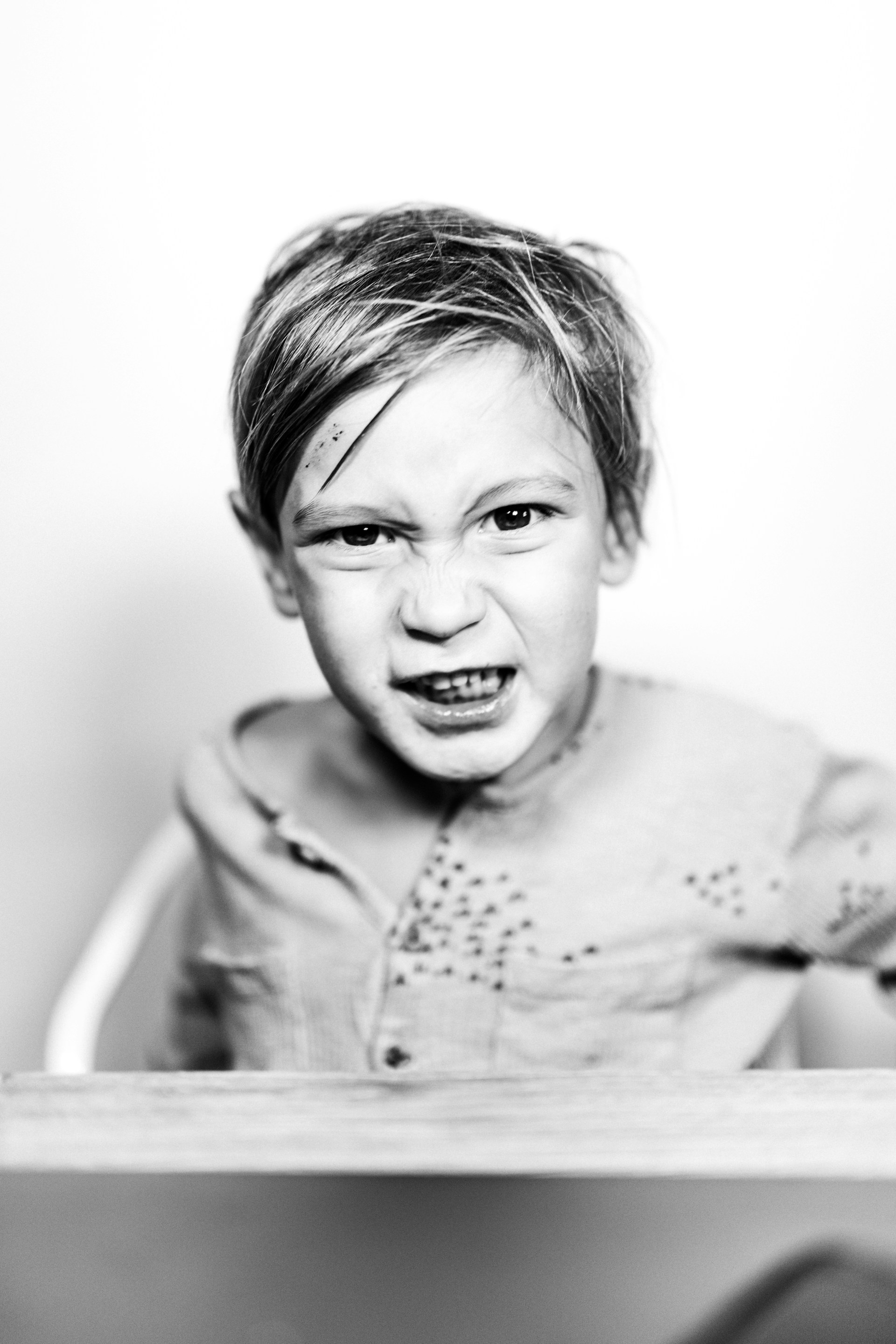 Ein trotziger Junge | Quelle: Unsplash