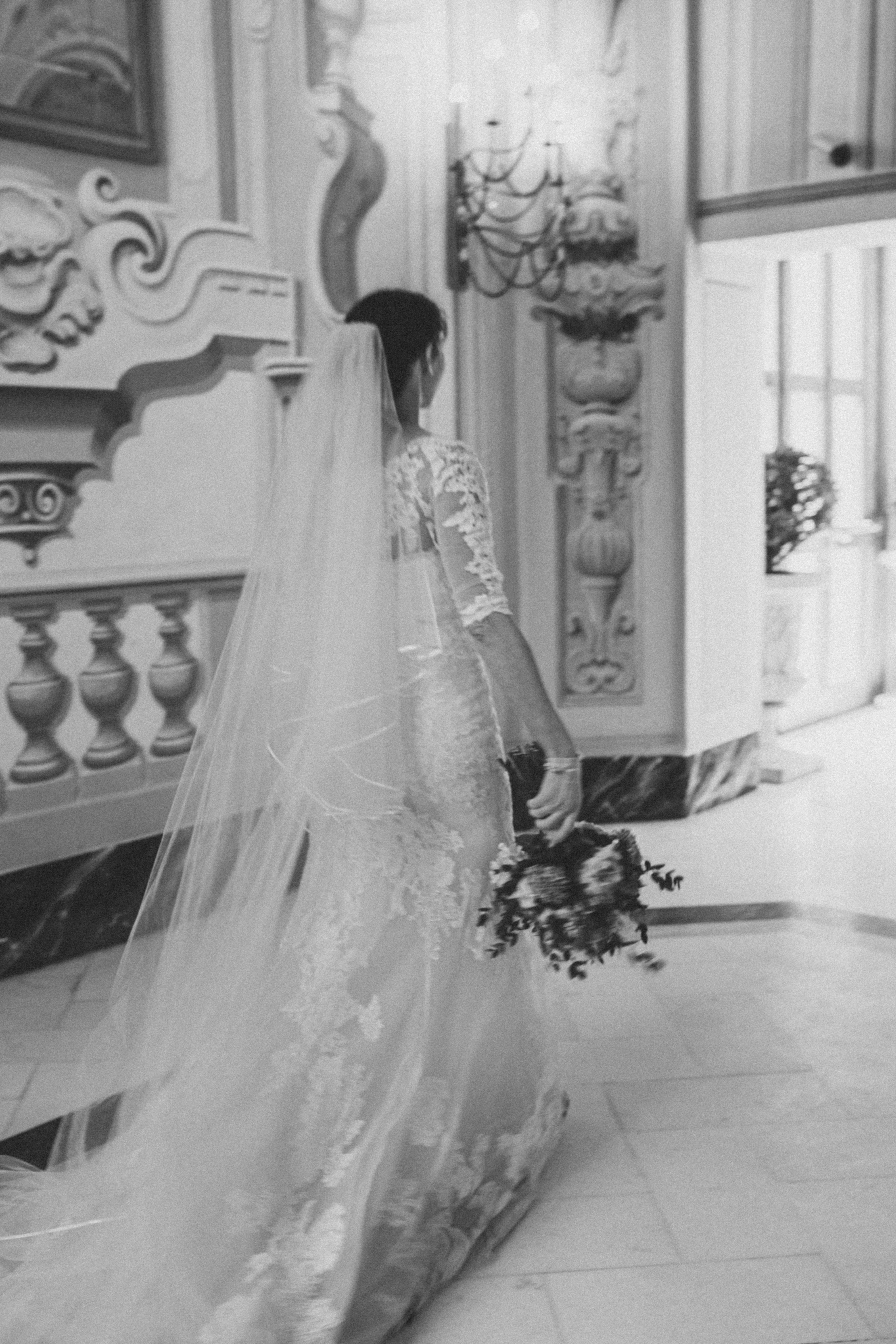 Die Braut, die zum Altar schreitet | Quelle: Unsplash