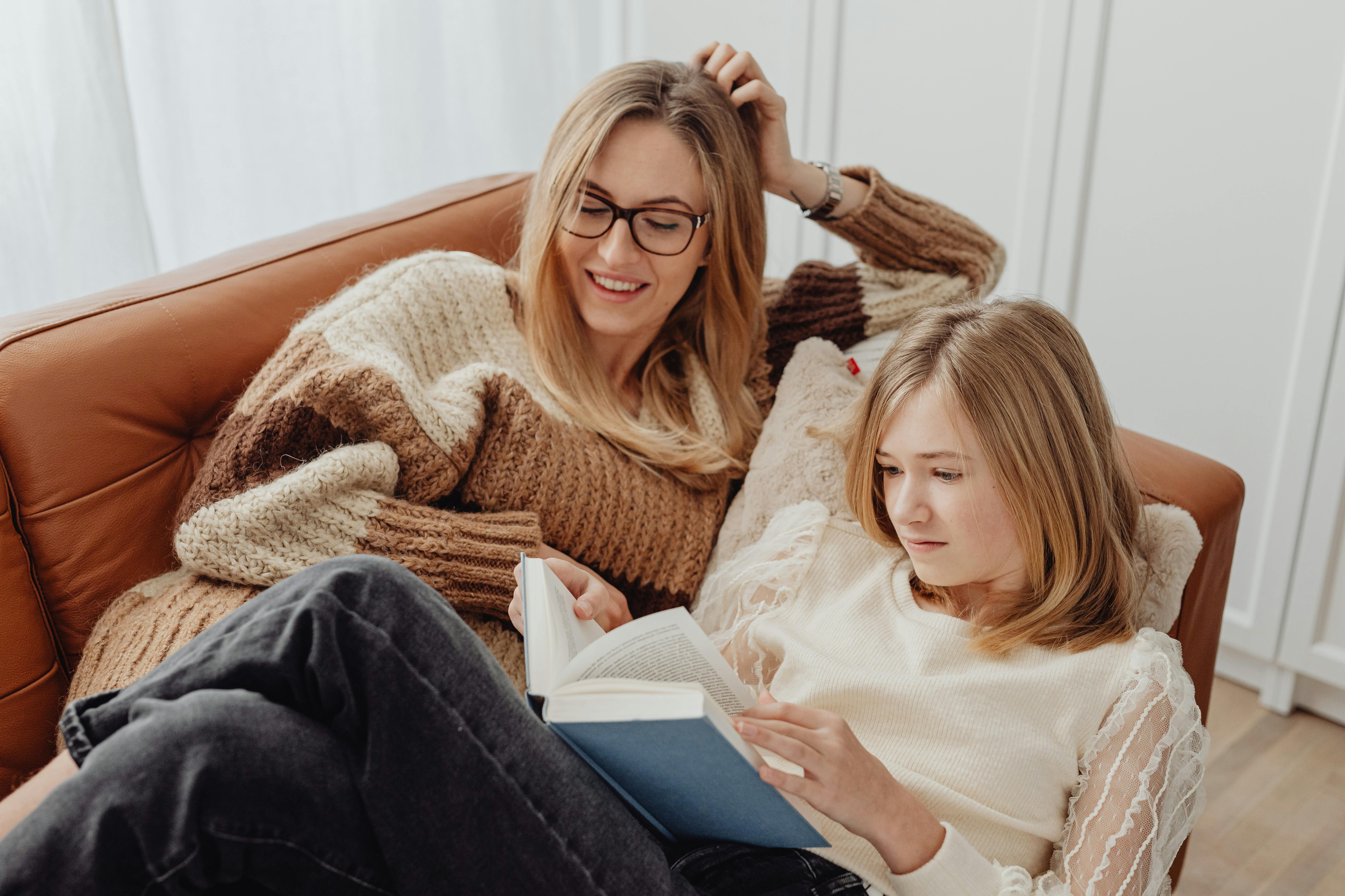 Eine Mutter und ihre Tochter beim Bonding | Quelle: Pexels