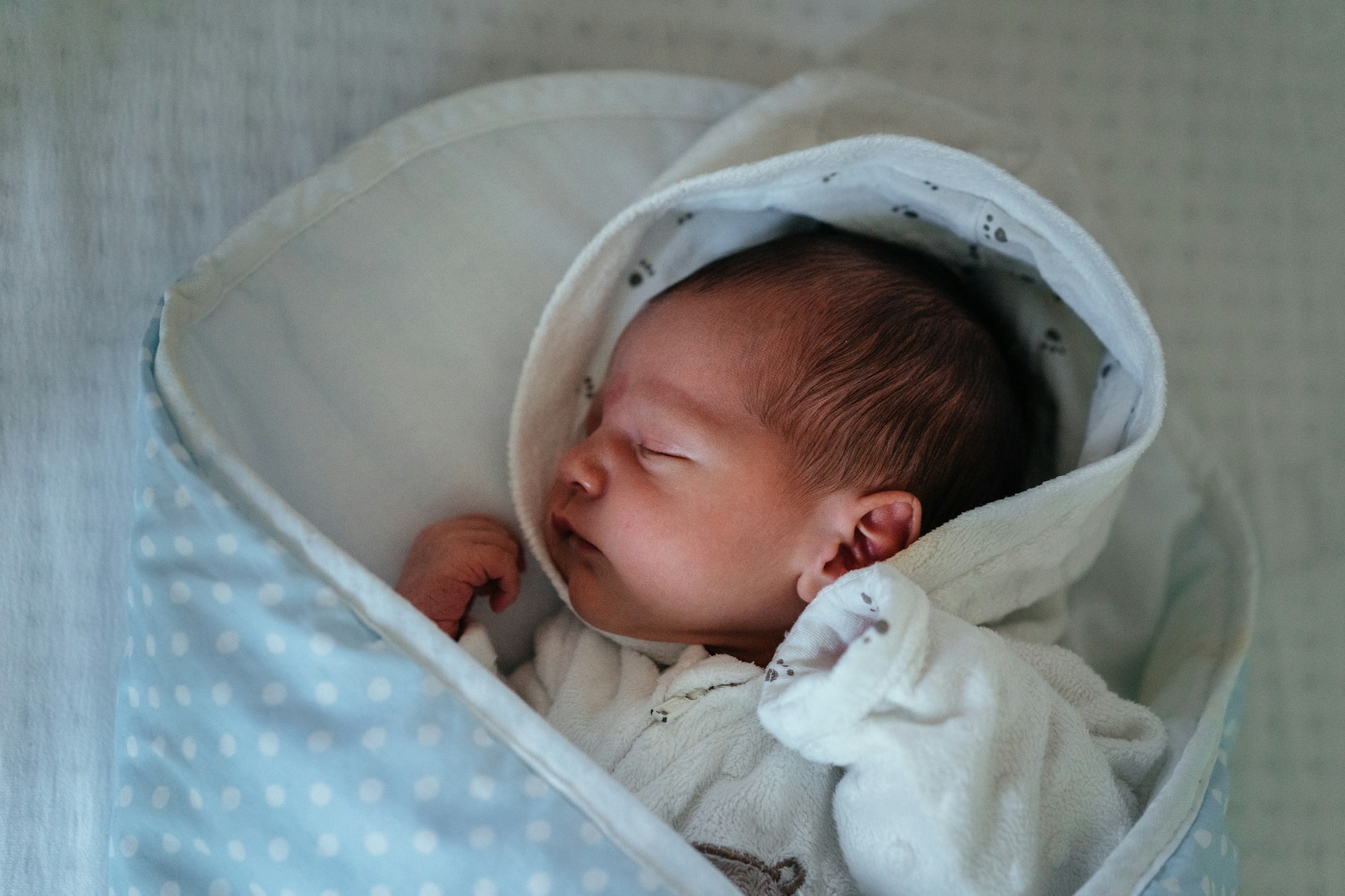 Ein neugeborenes Baby | Quelle: Unsplash