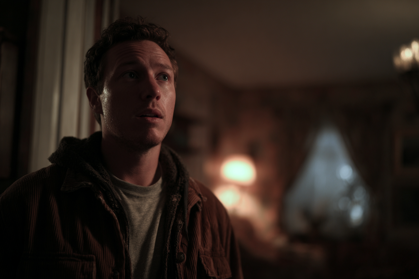 Ein Mann im Gespräch | Quelle: Midjourney