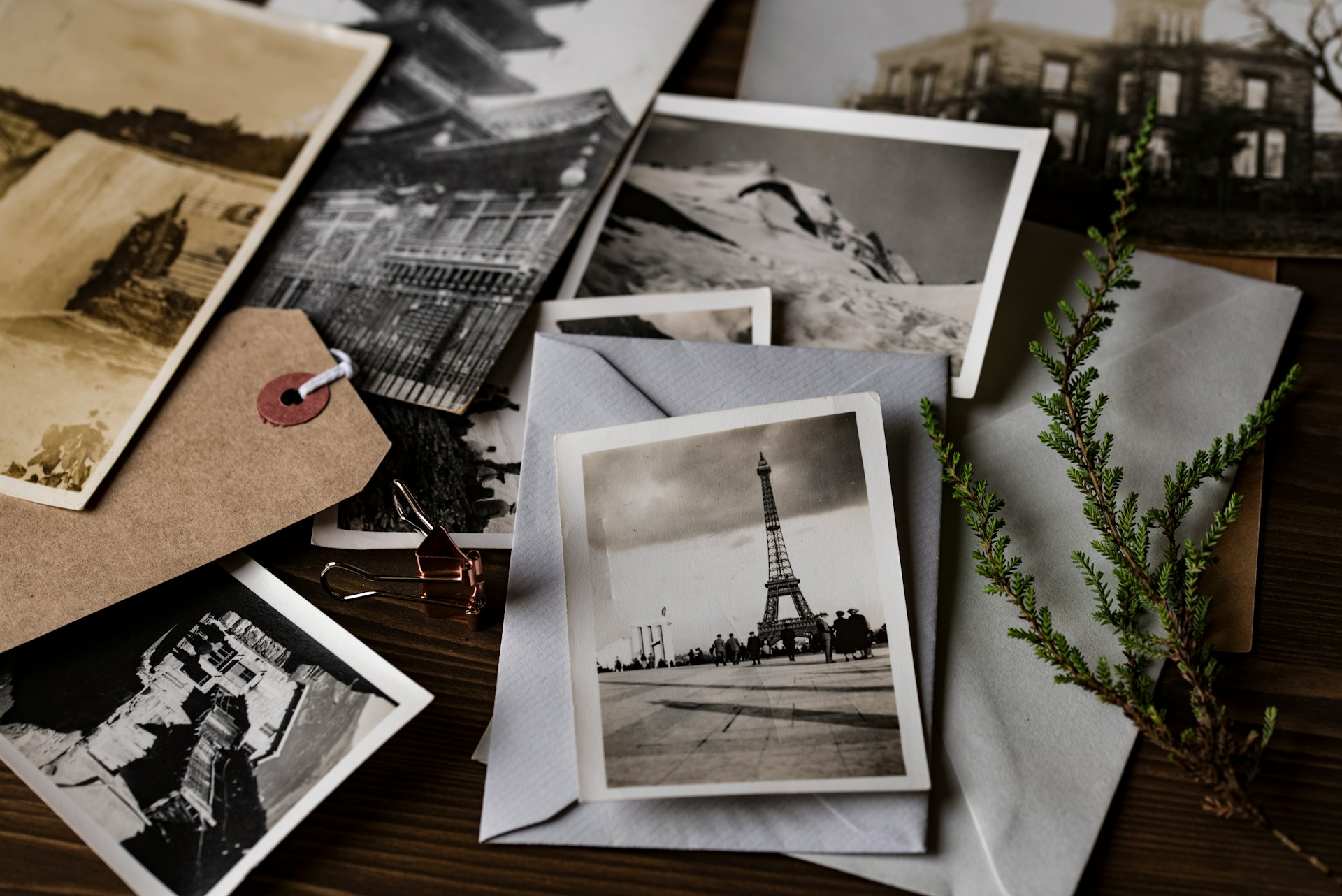 Eine Sammlung von alten Fotos | Quelle: Unsplash