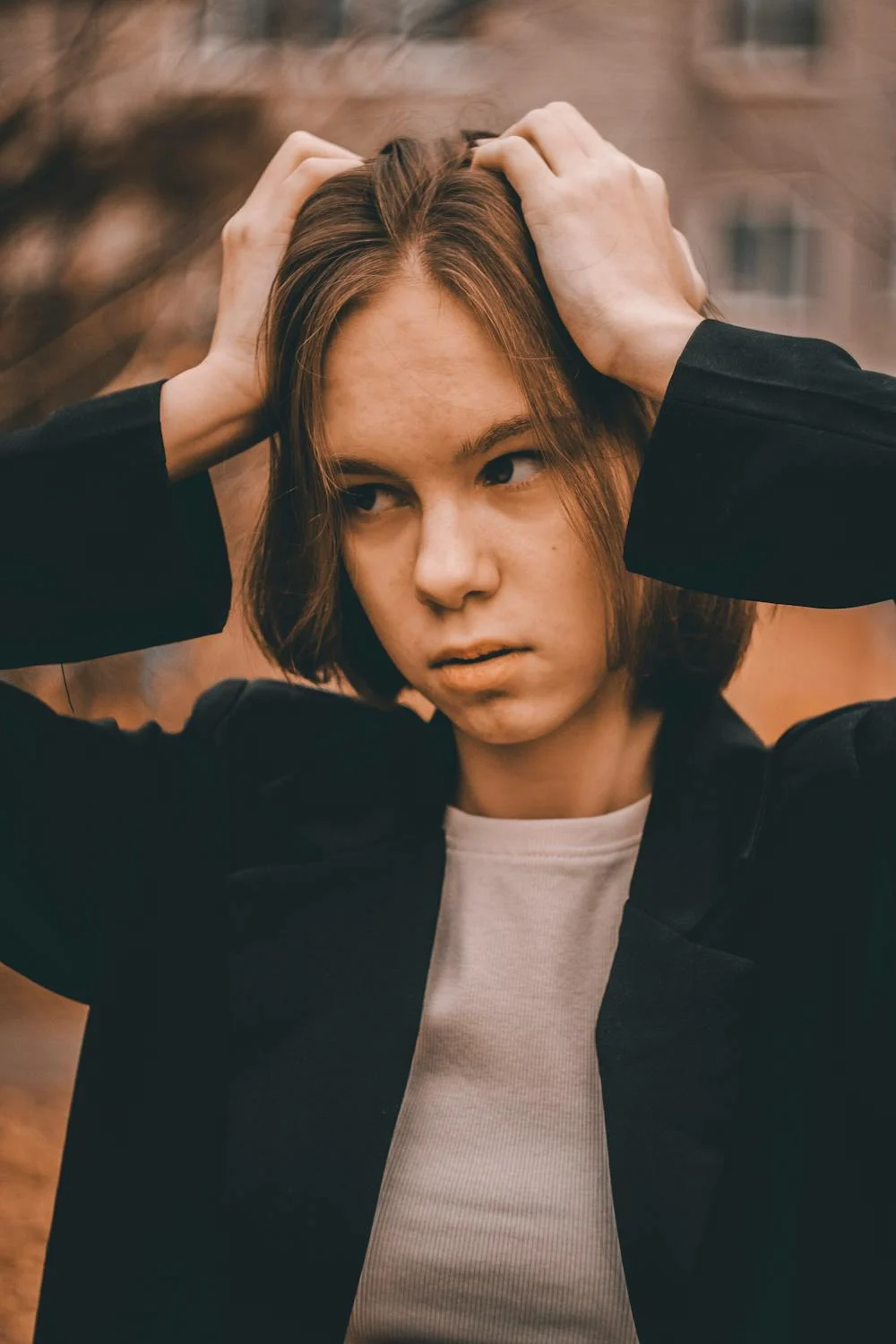 Eine besorgte junge Frau | Quelle: Pexels