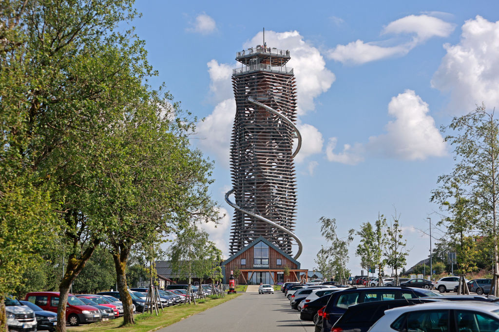 Blick auf den Harzturm in Torfhaus. Der Harzturm ist eines der beliebtesten Ausflugsziele im Harz. | Quelle: Getty Images
