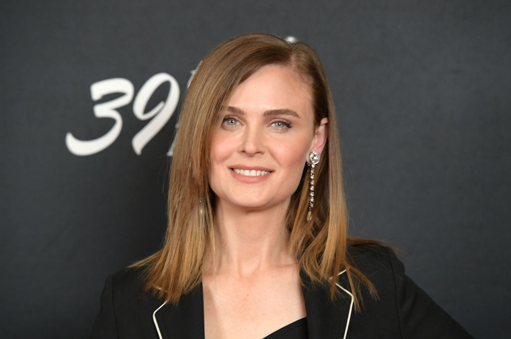 Emily Deschanel nimmt am 23. Februar 2025 in Beverly Hills an der 39. Verleihung der American Society of Cinematographers Awards im Beverly Hilton teil. | Quelle: Getty Images