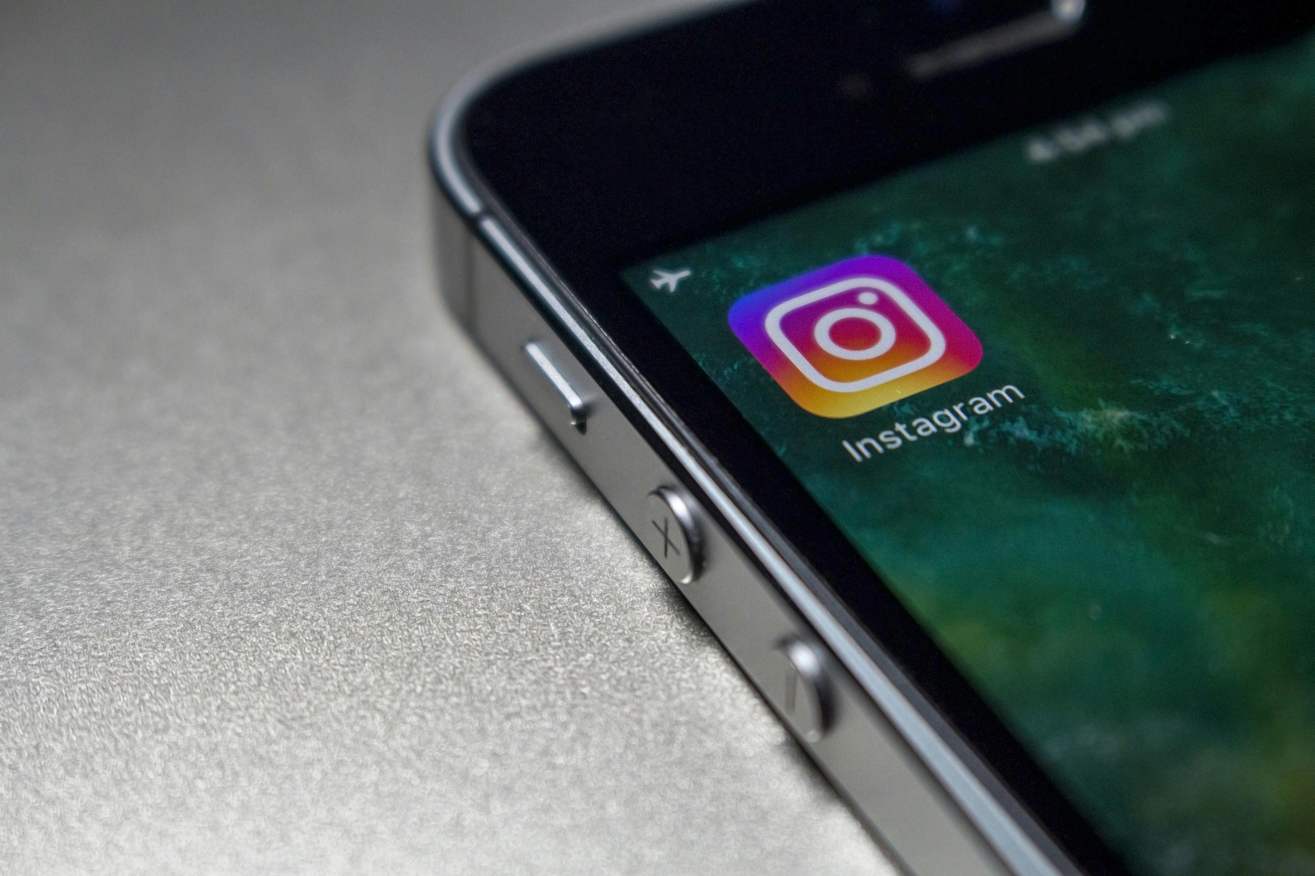 Ein Social-Media-Symbol auf einem Mobiltelefon | Quelle: Pexels