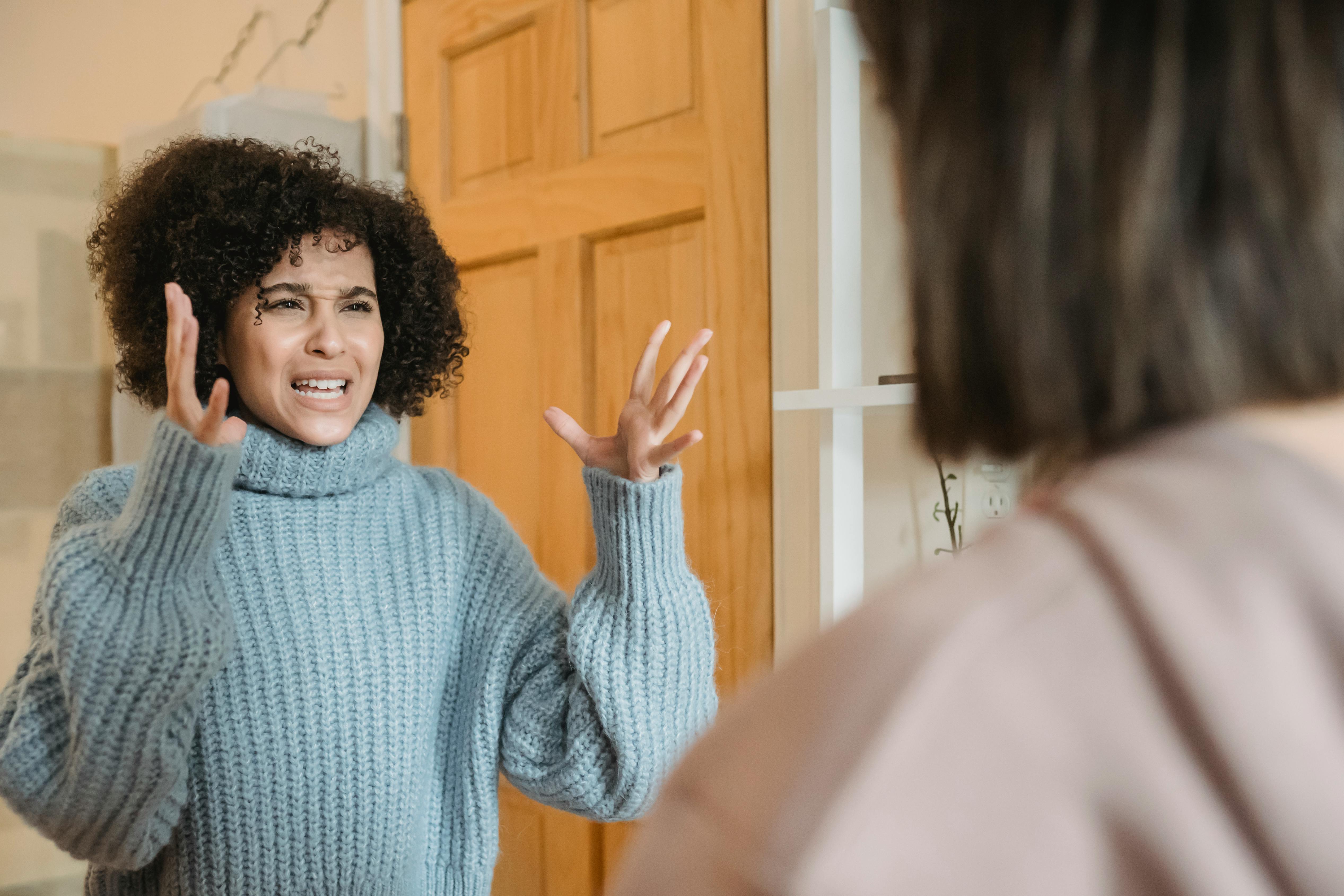 Frauen, die einen Konflikt haben | Quelle: Pexels