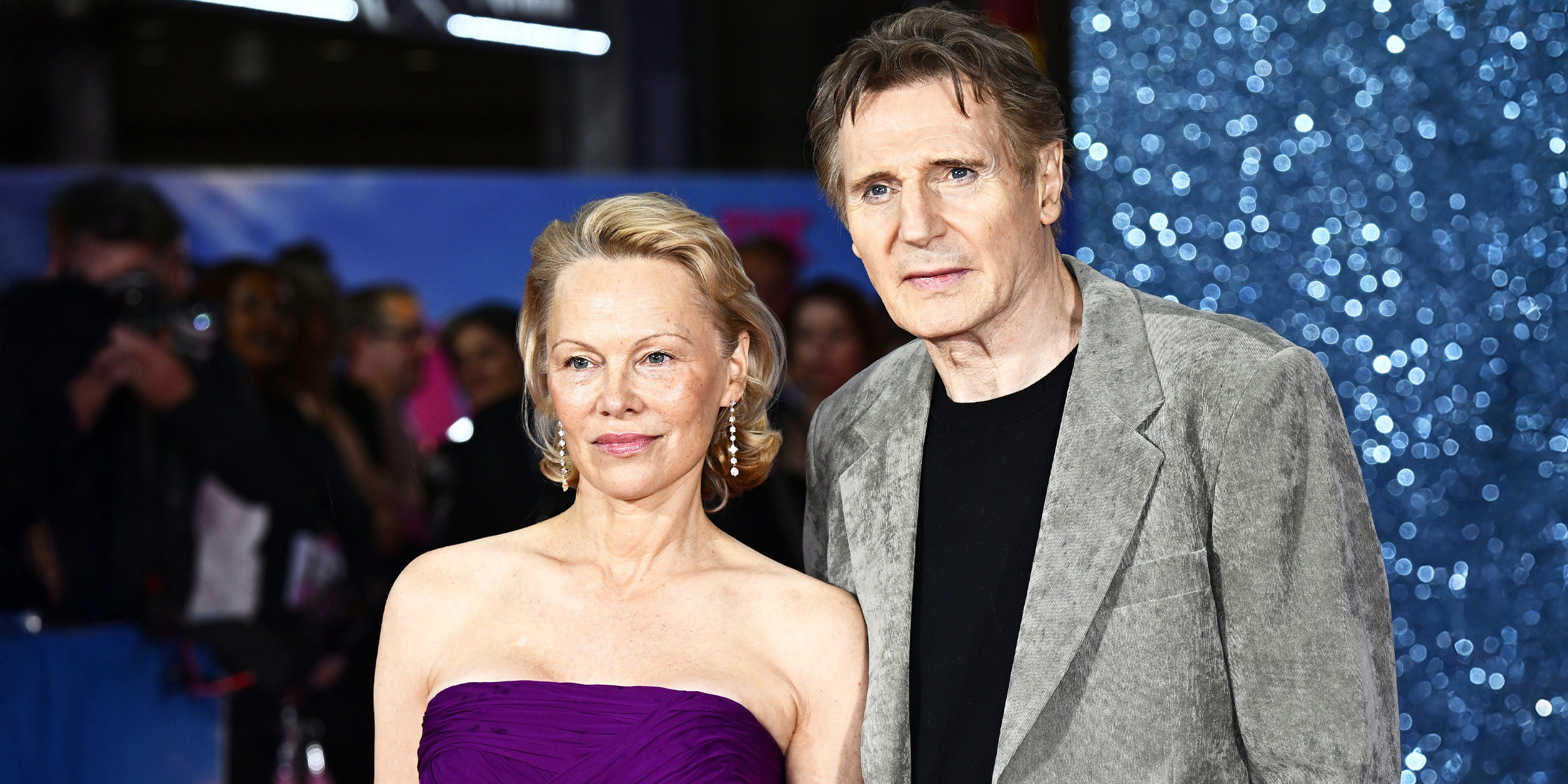 Pamera Anderson und Liam Neeson | Quelle: Getty Images