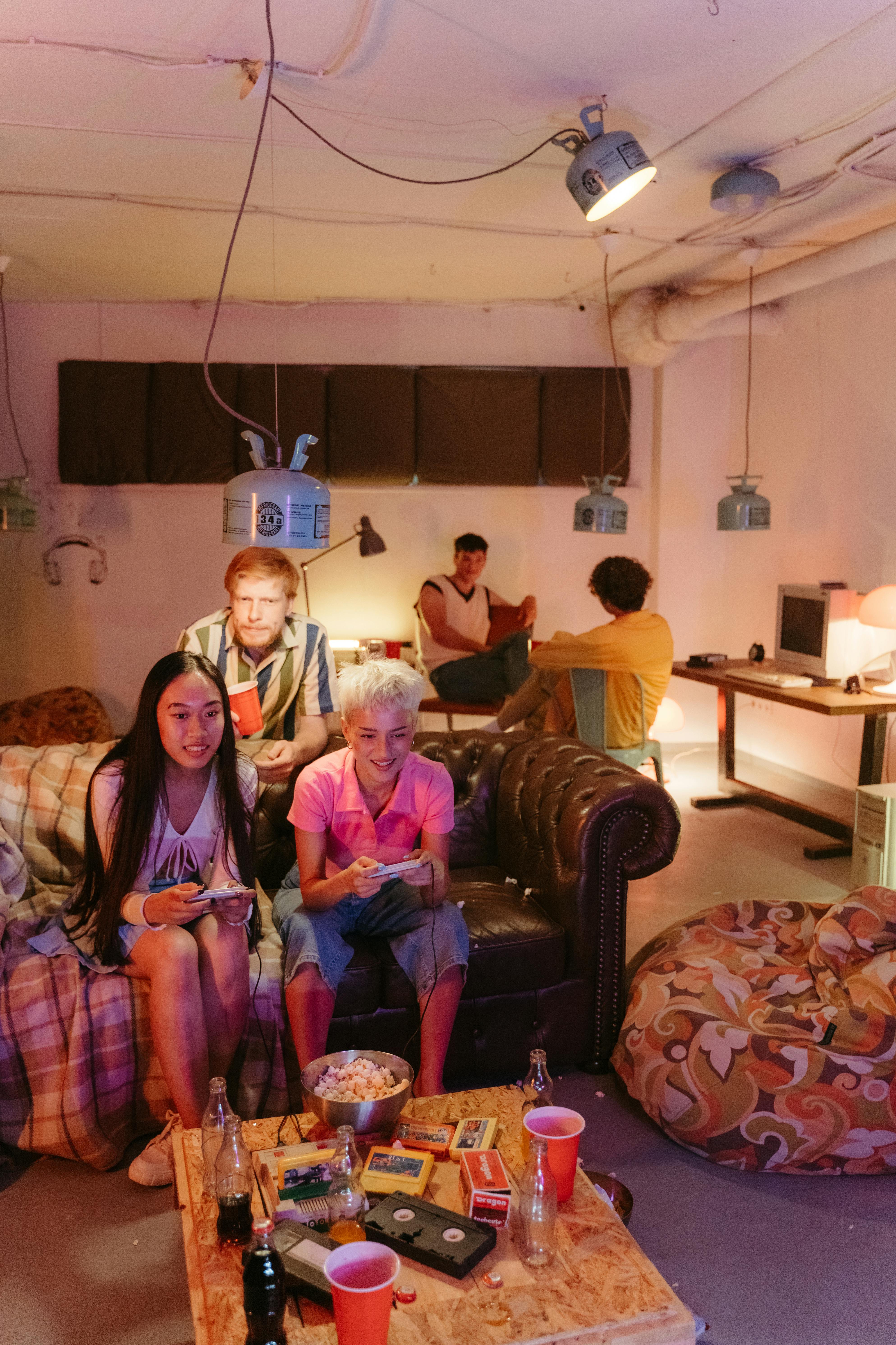 Freunde spielen Spiele | Quelle: Pexels