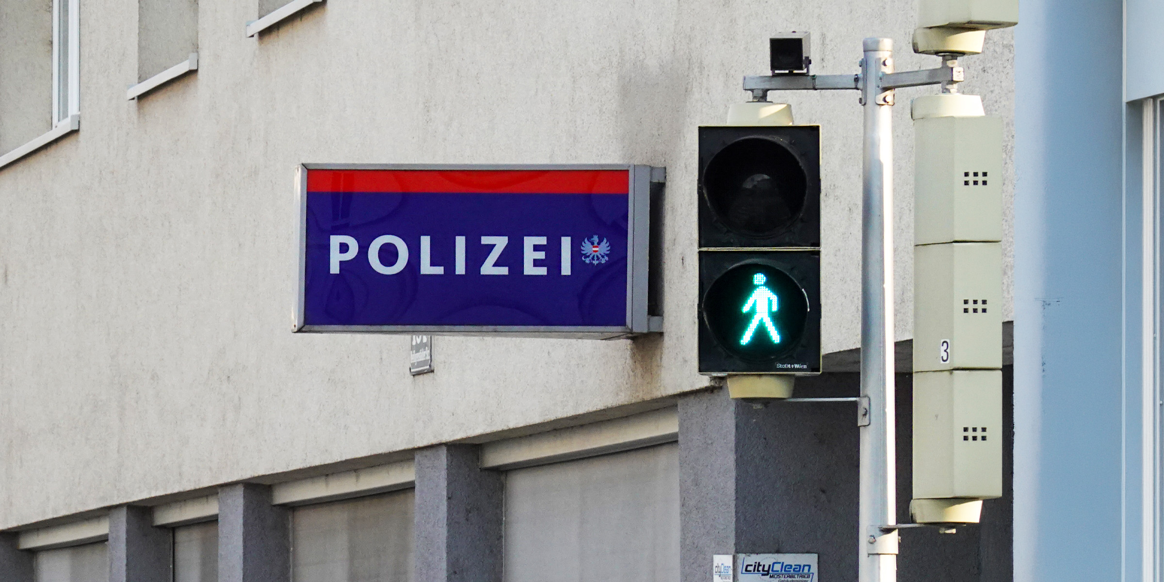 Polizei-Schild | Quelle: Getty Images