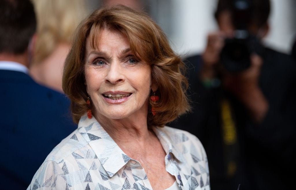 22. Juni 2021, Bayern, München: Die Schauspielerin Senta Berger kommt zur Verleihung des Friedenspreises des Deutschen Films „Die Brücke“ ins Cuvilliestheater. | Quelle: Getty Images