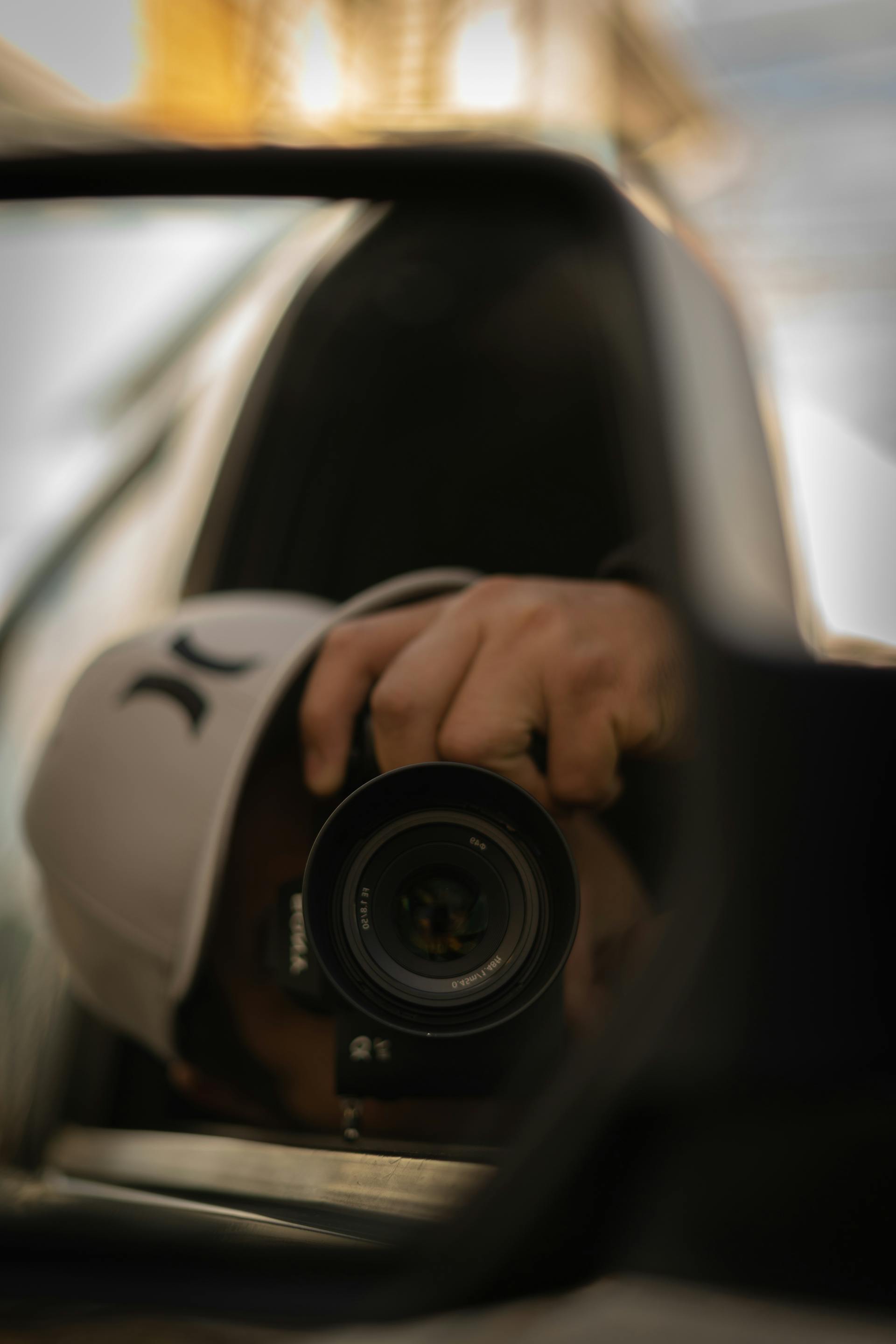 Eine Nahaufnahme eines Fotografen, der Bilder macht | Quelle: Pexels
