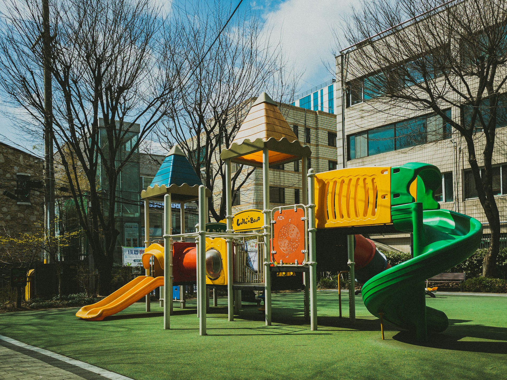 Ein Außenspielbereich für Kinder | Quelle: Unsplash