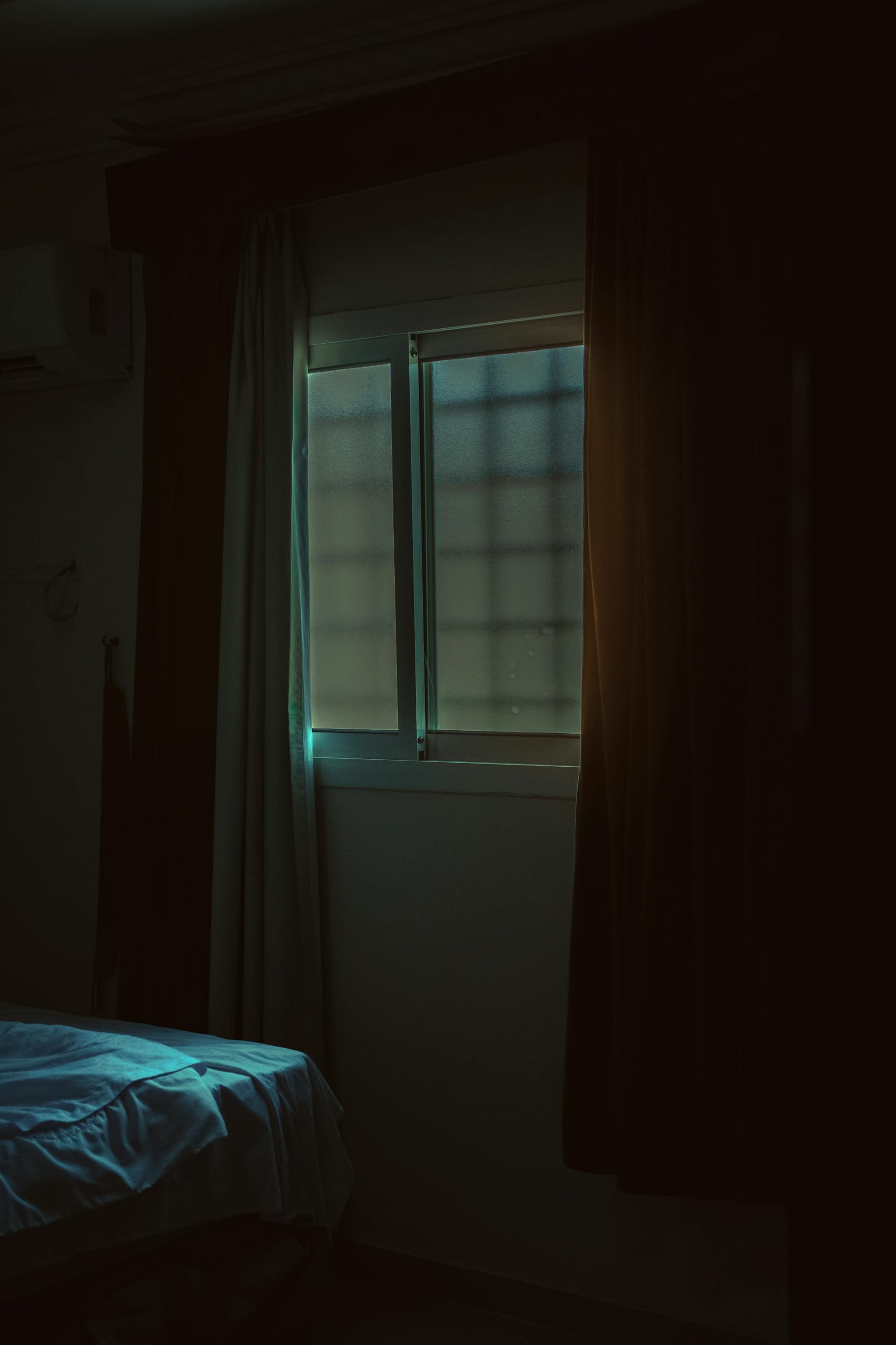 Ein Schlafzimmerfenster | Quelle: Pexels