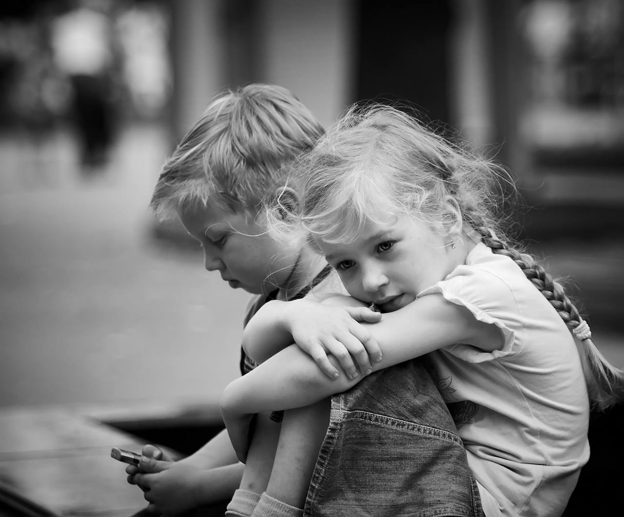 Zwei traurige Kinder | Quelle: Pexels