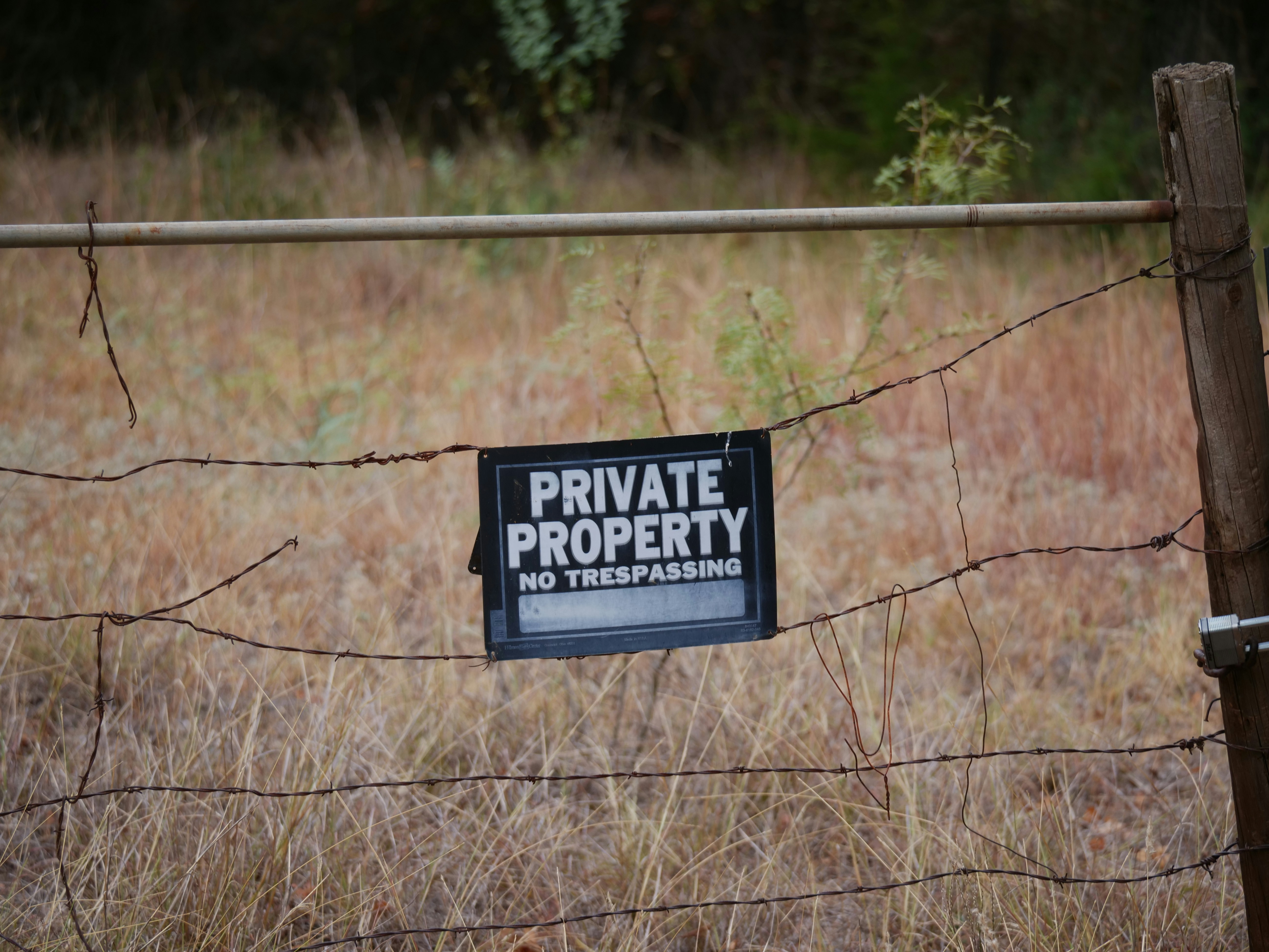 Ein Schild für Privatbesitz | Quelle: Unsplash