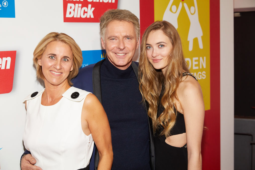 Jörg Pilawa, Moderator, seine Ex-Frau Irina (l.) und Tochter Emmy Pilawa | Quelle: Getty Images