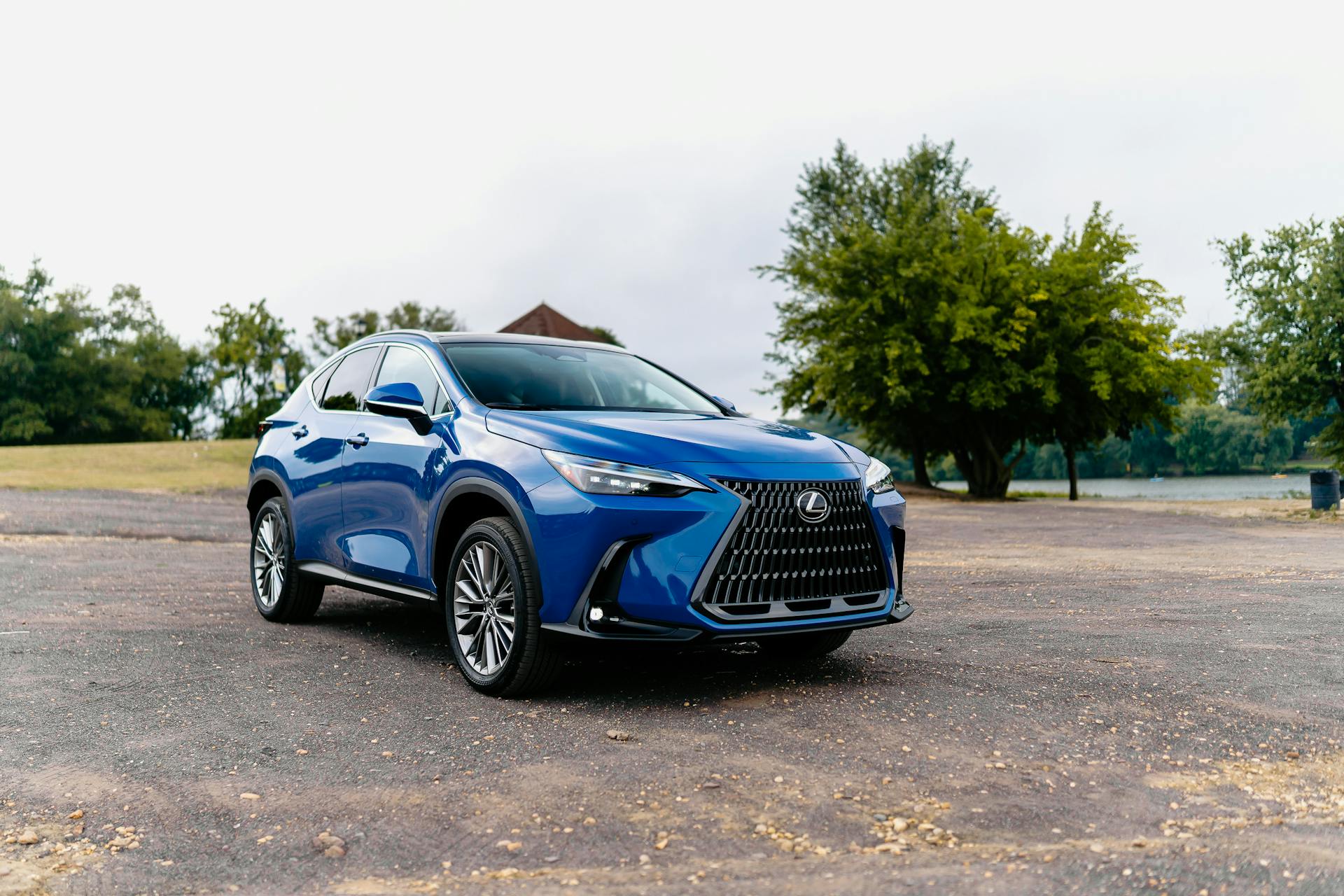 Ein blauer SUV | Quelle: Pexels