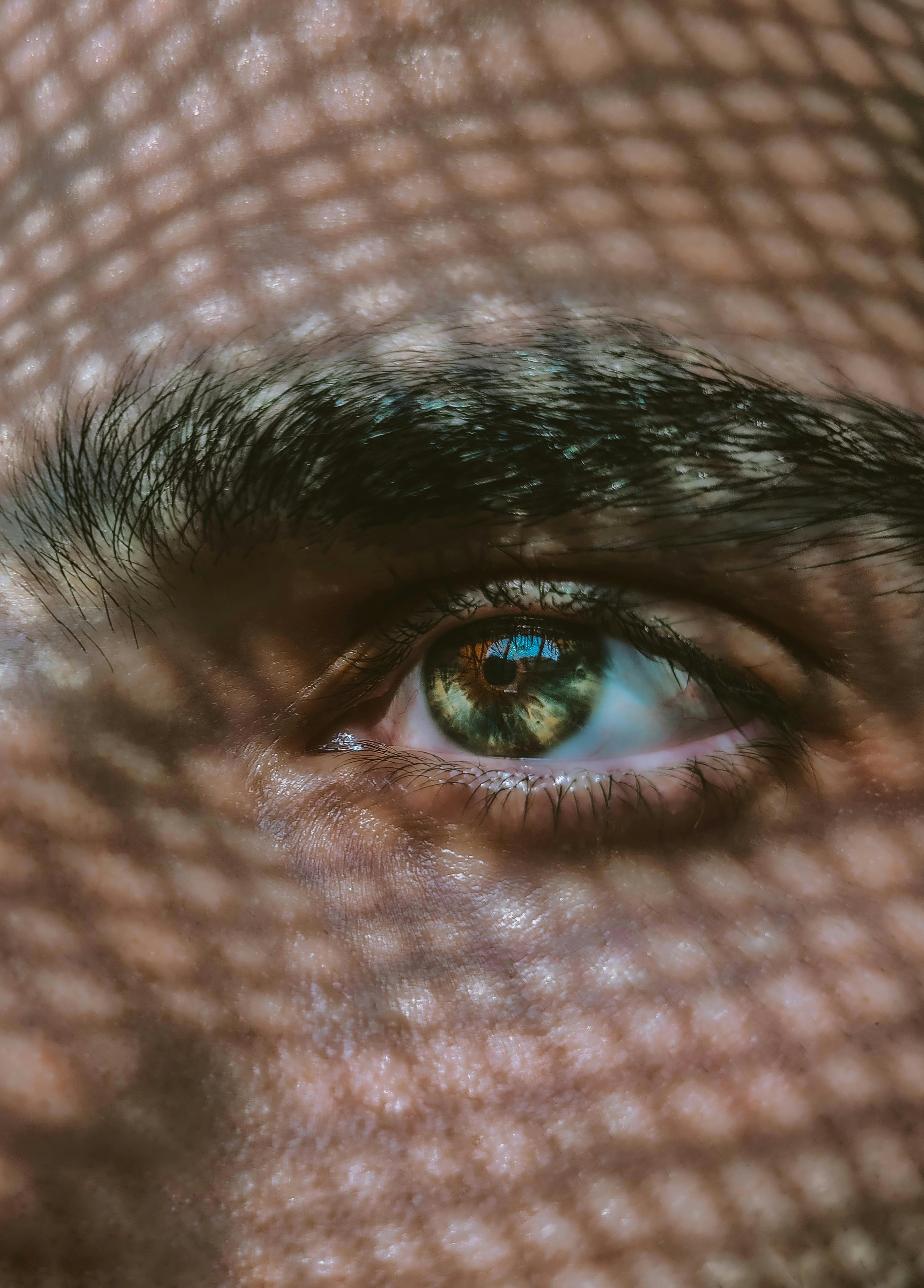 Eine Nahaufnahme des Auges eines Mannes | Quelle: Pexels