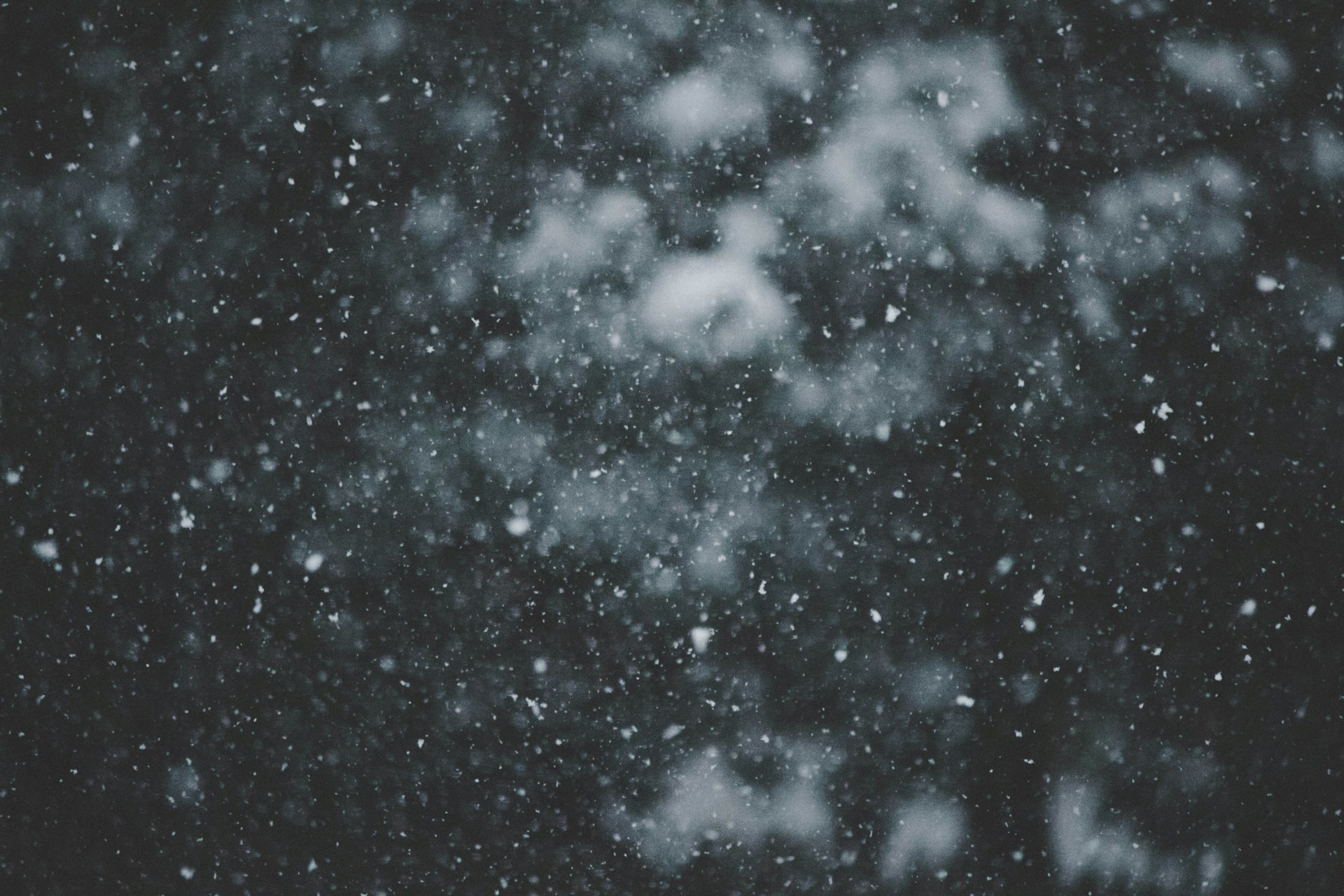 Fallender Schnee | Quelle: Unsplash