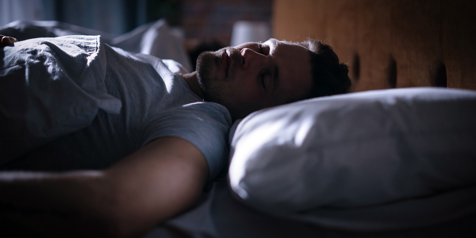 Ein schlafender Mann | Quelle: Shutterstock