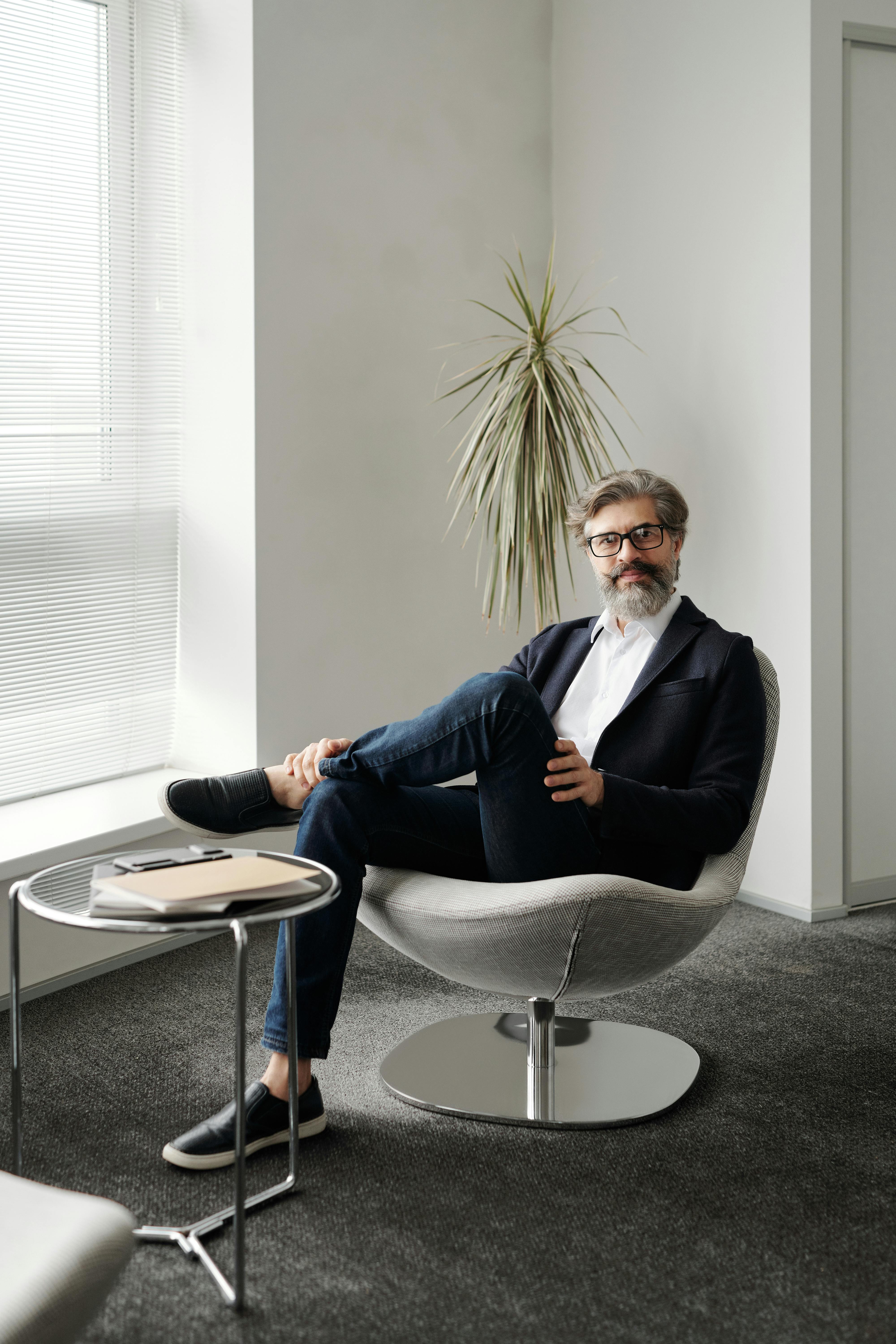 Ein ernster Mann | Quelle: Pexels