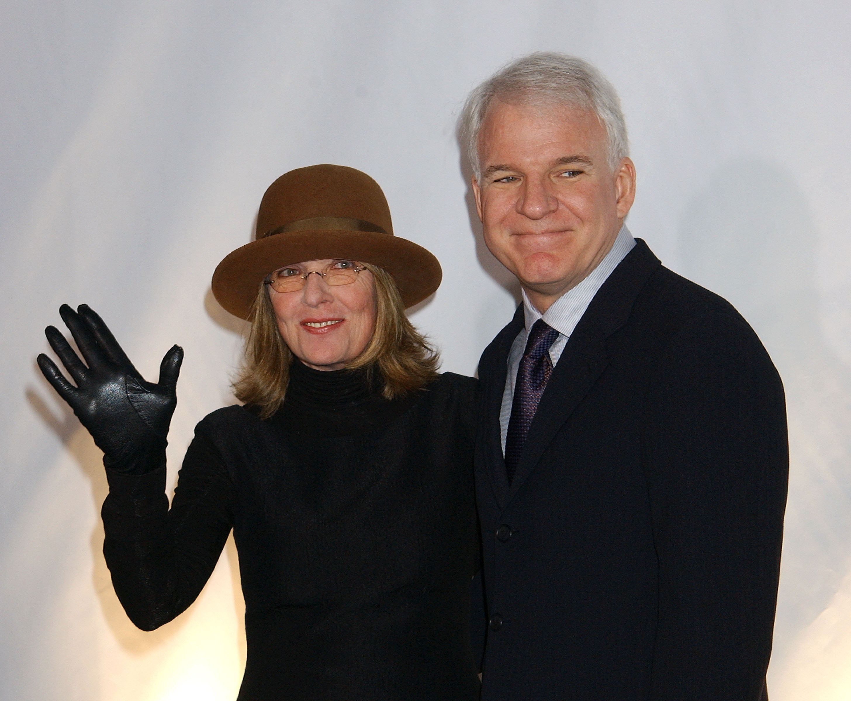 Diane Keaton und Steve Martin werden bei der Verleihung des ersten Giorgio-Armani-Preises fotografiert. | Quelle: GettyImages